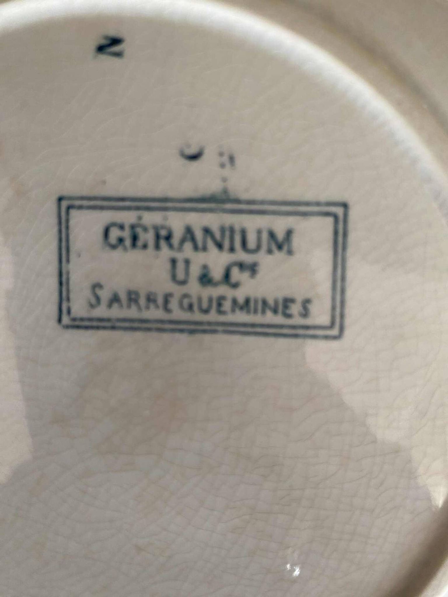 Deep plates Sarreguemines geranium model in blue 1900.