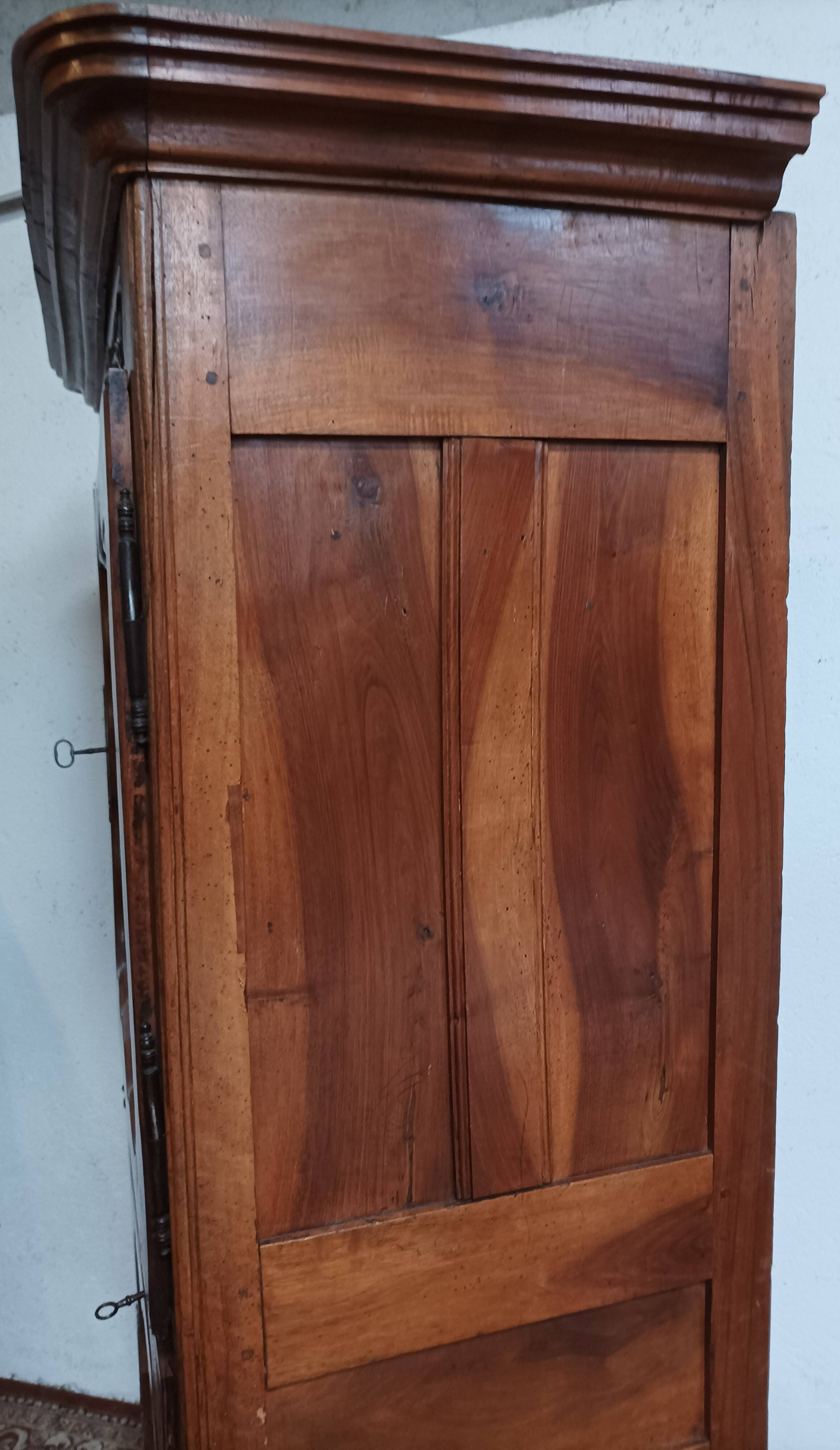 Louis XV standing man in walnut 18th century