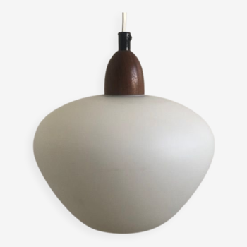 Suspension scandinave des années cinquante en opaline et teck  design danois