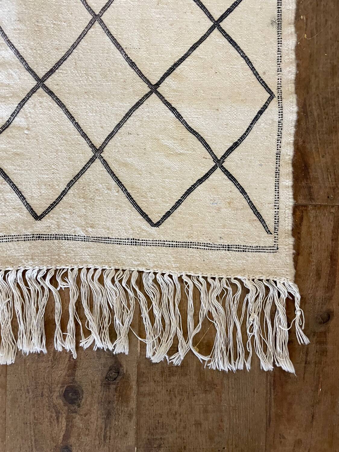 Berber carpet in beige wool with diamonds 140x105