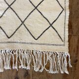 Berber carpet in beige wool with diamonds 140x105