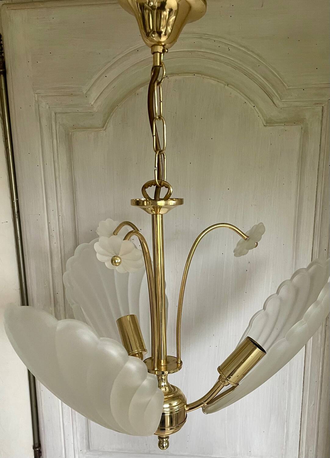 Frosted shell and gilded metal chandelier