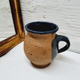 Vase with two-tone sandstone handle