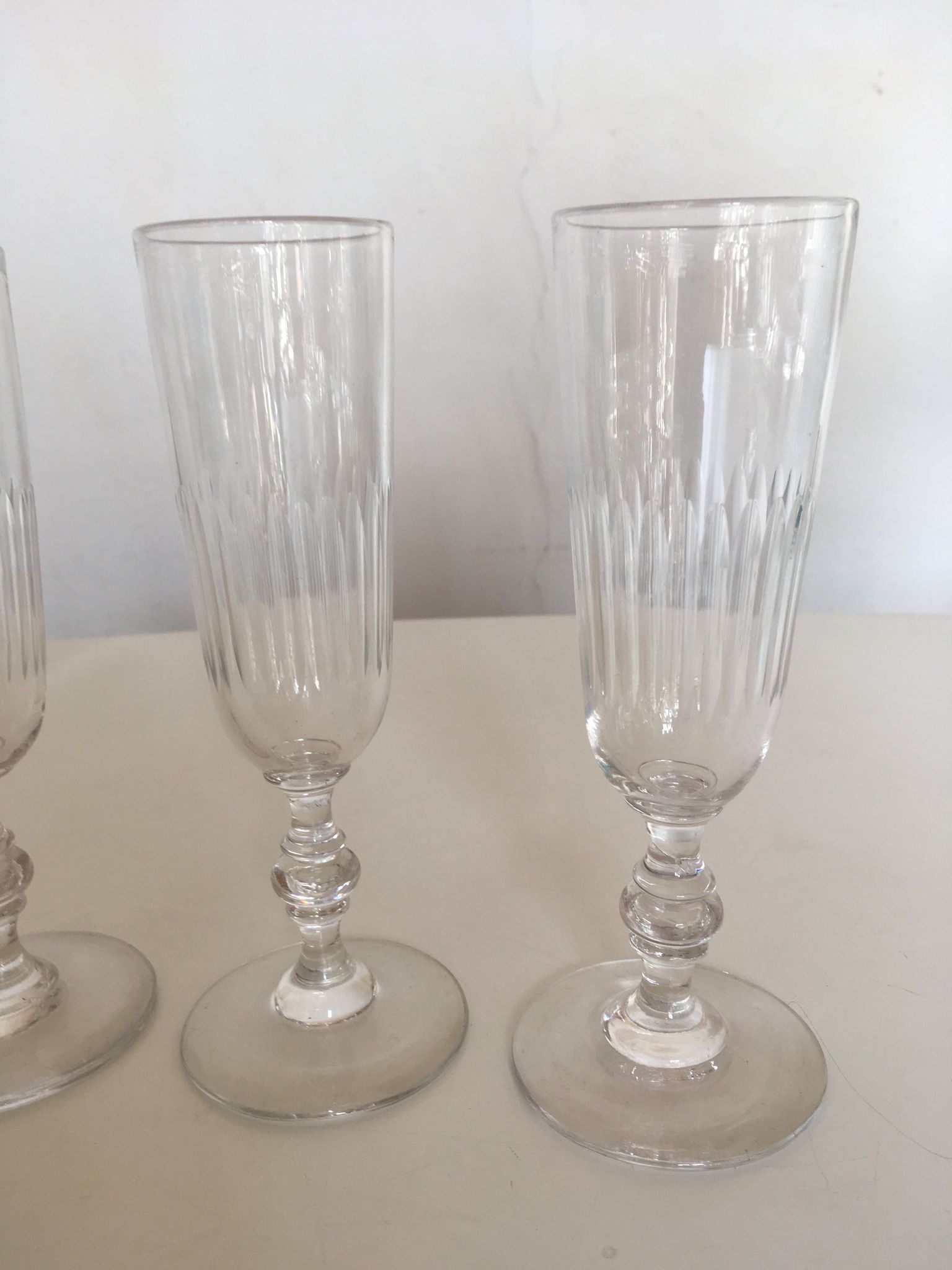 Set of 6 Champagne crystal flutes with fine ribs in 19th century
