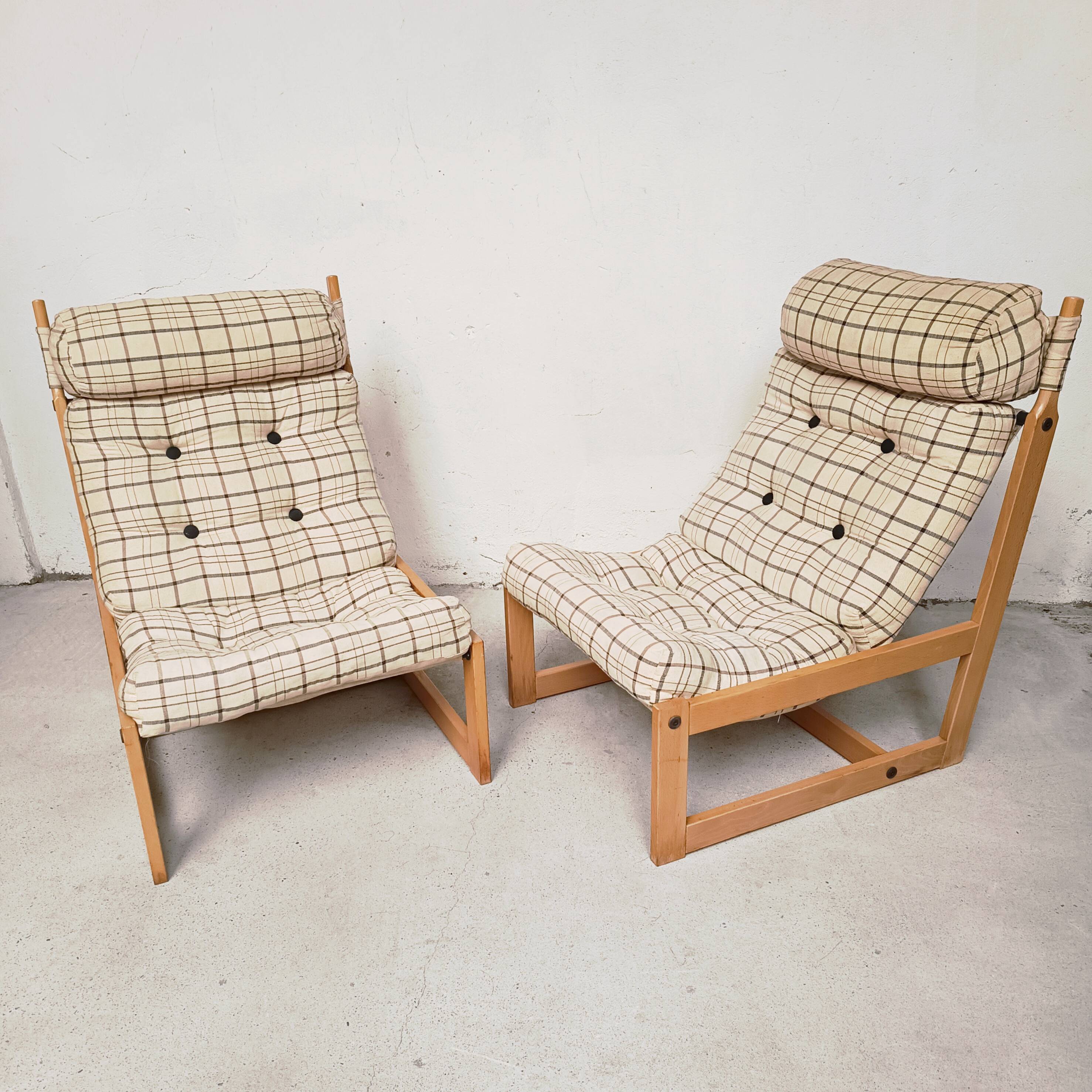 Pair of lounge chairs
