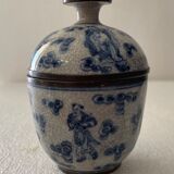 Pot couvert en porcelaine craquelée de Chine muni de la marque Jiaqing