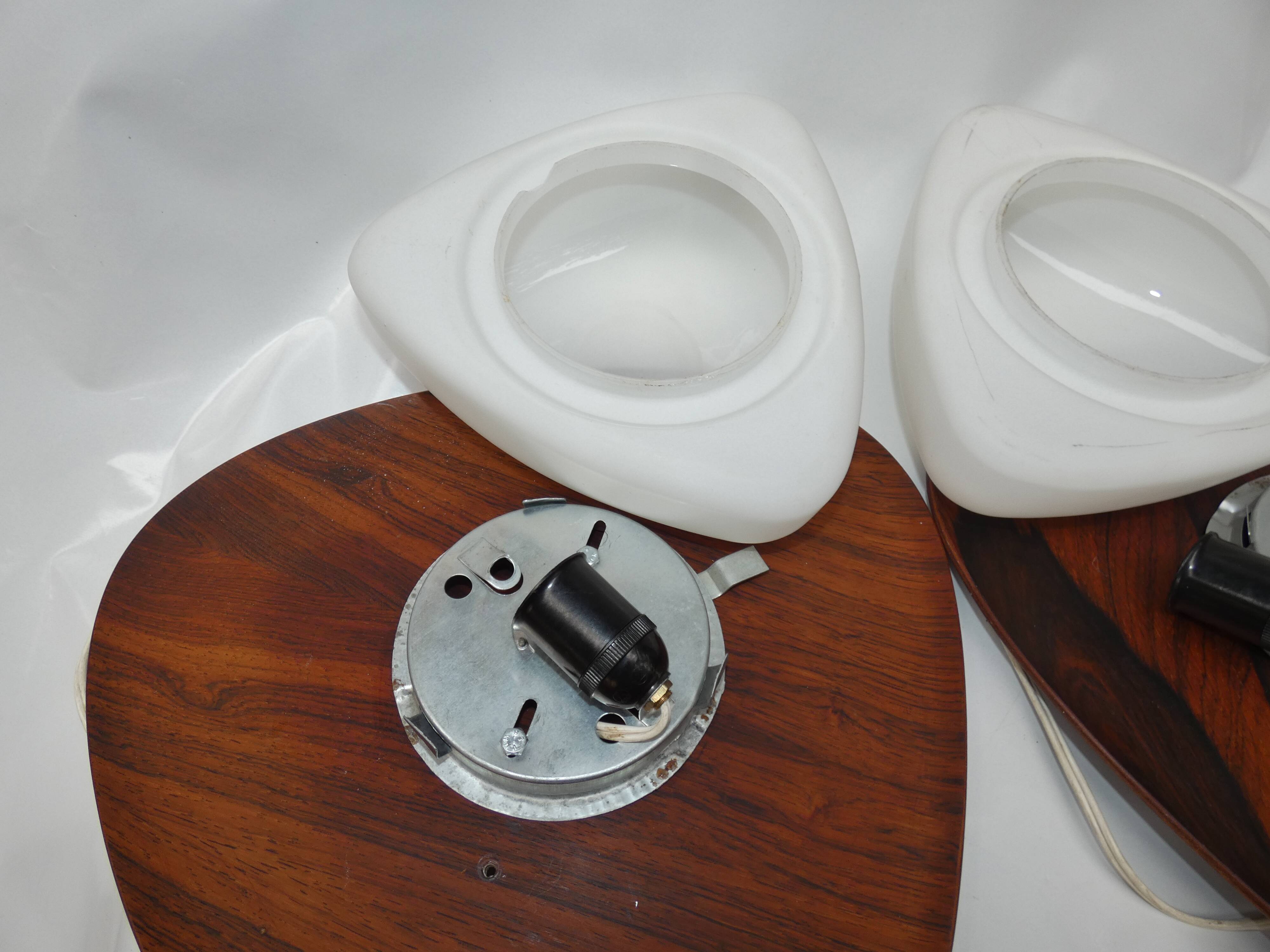 Reggiani, pair of vintage sconces opaline blanche palissandre, 1950, italy