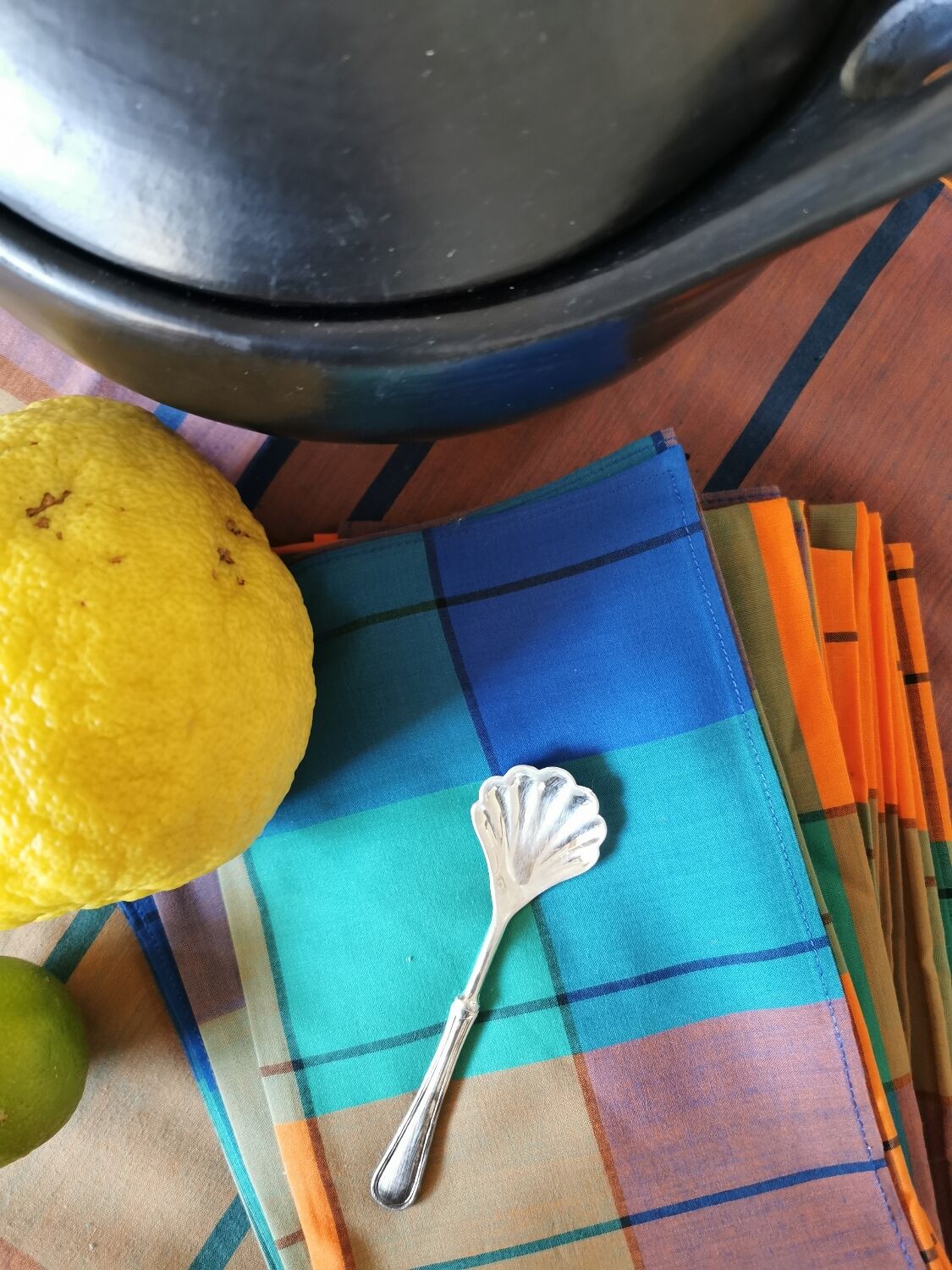 Tablecloth and napkins lot