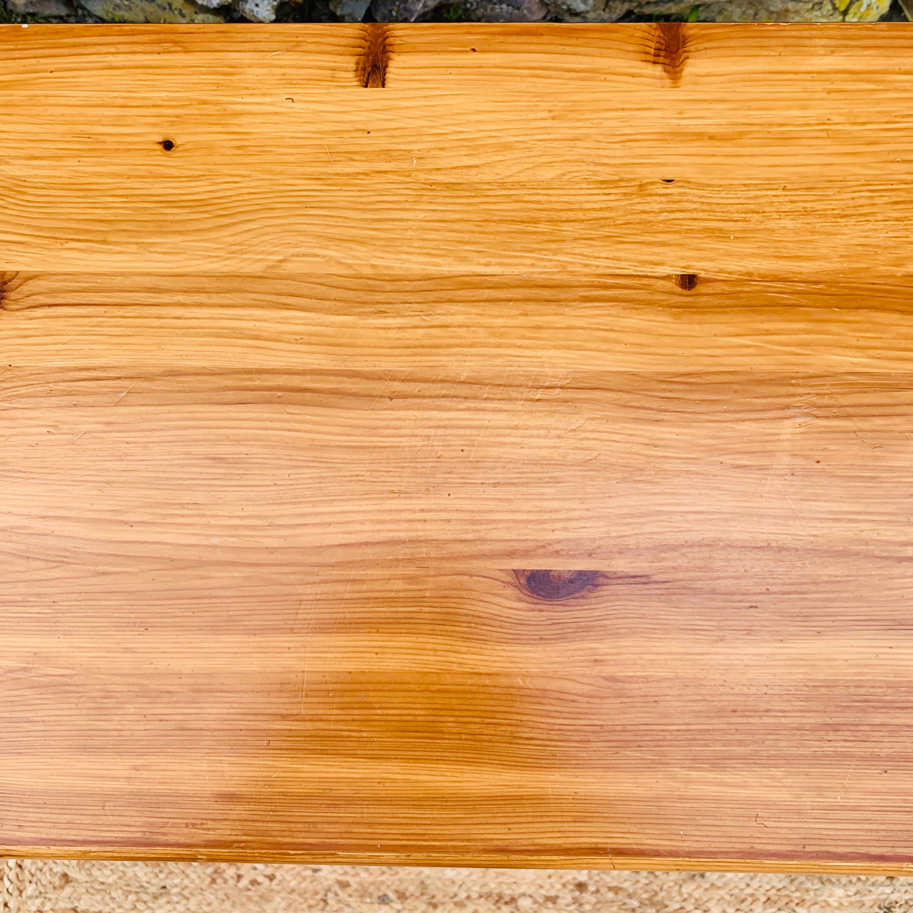 Pine chest of drawers