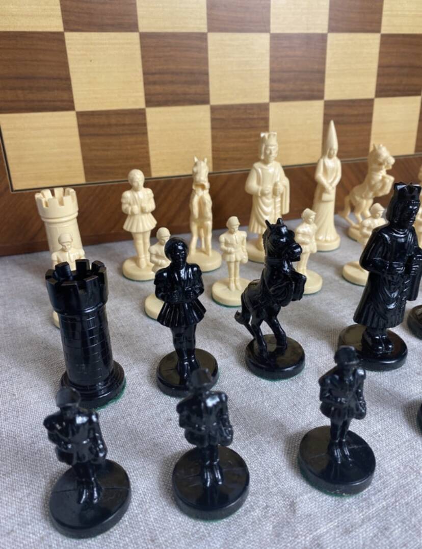 Large Vintage Medieval Chess Set Ajedrez Fantasia
