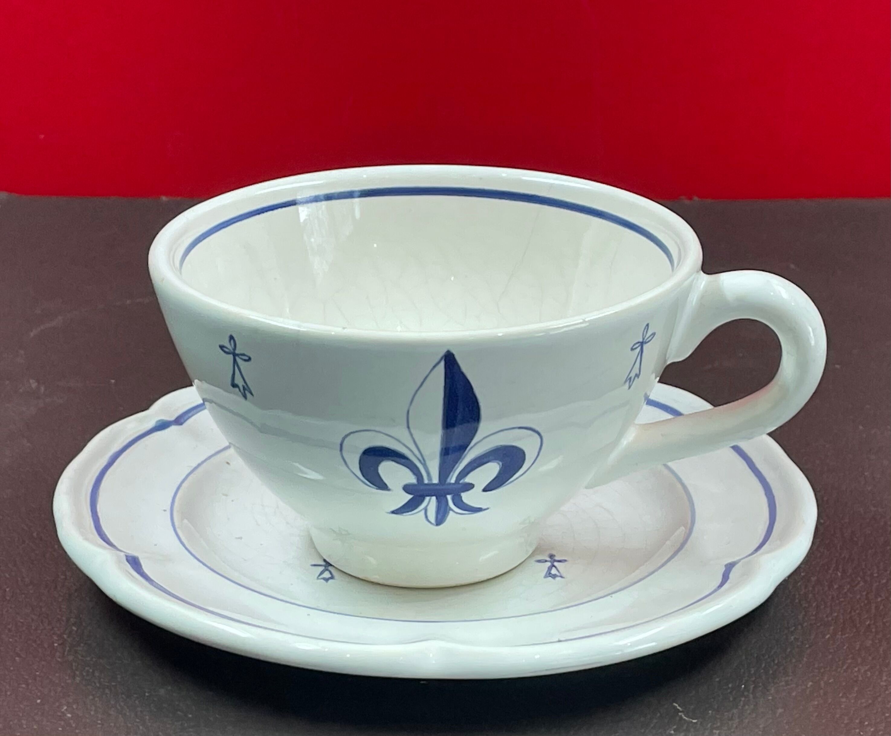 Tasse sur soucoupe, fait main, pornic, fleur de lys et hermine, bretagne