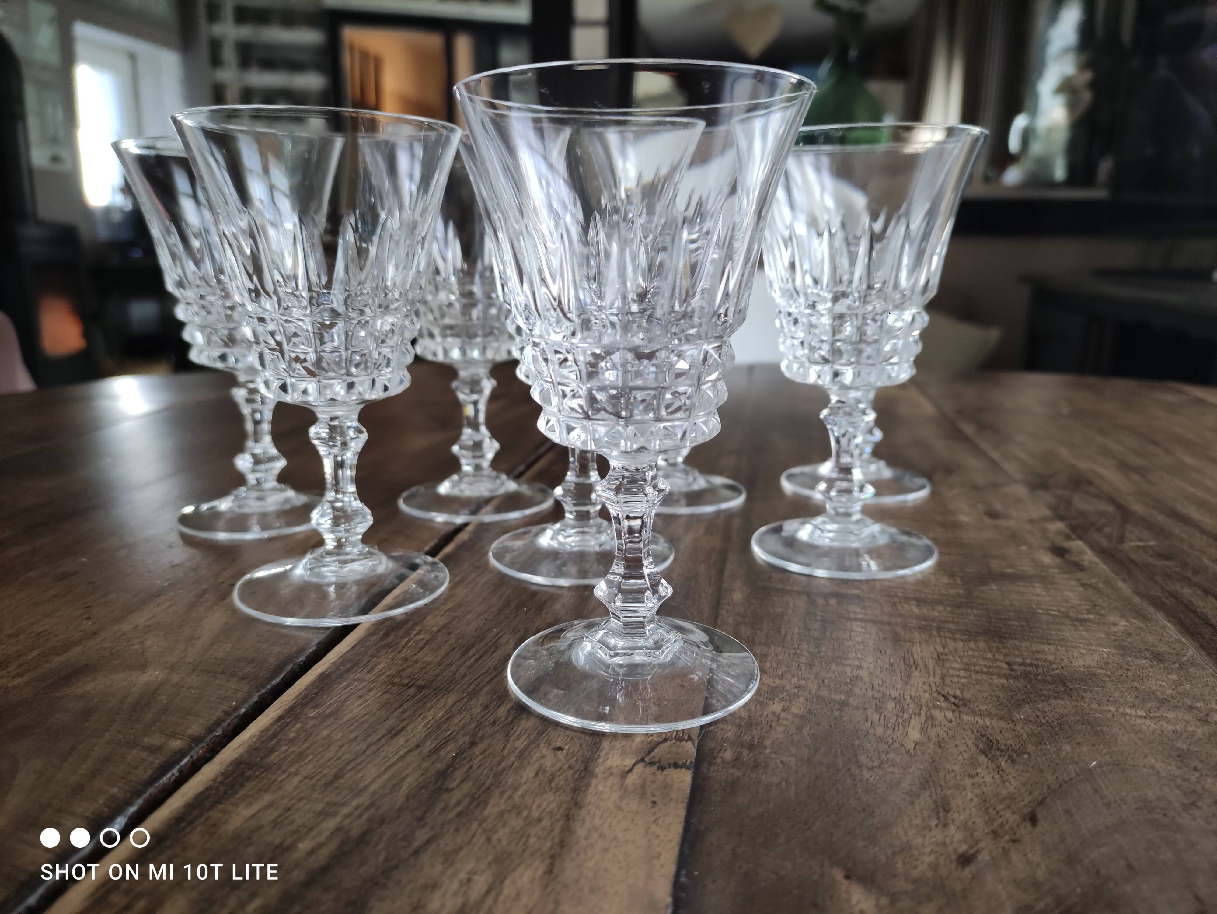 Set of 8 white wine glasses small capacity in antique chiseled crystal