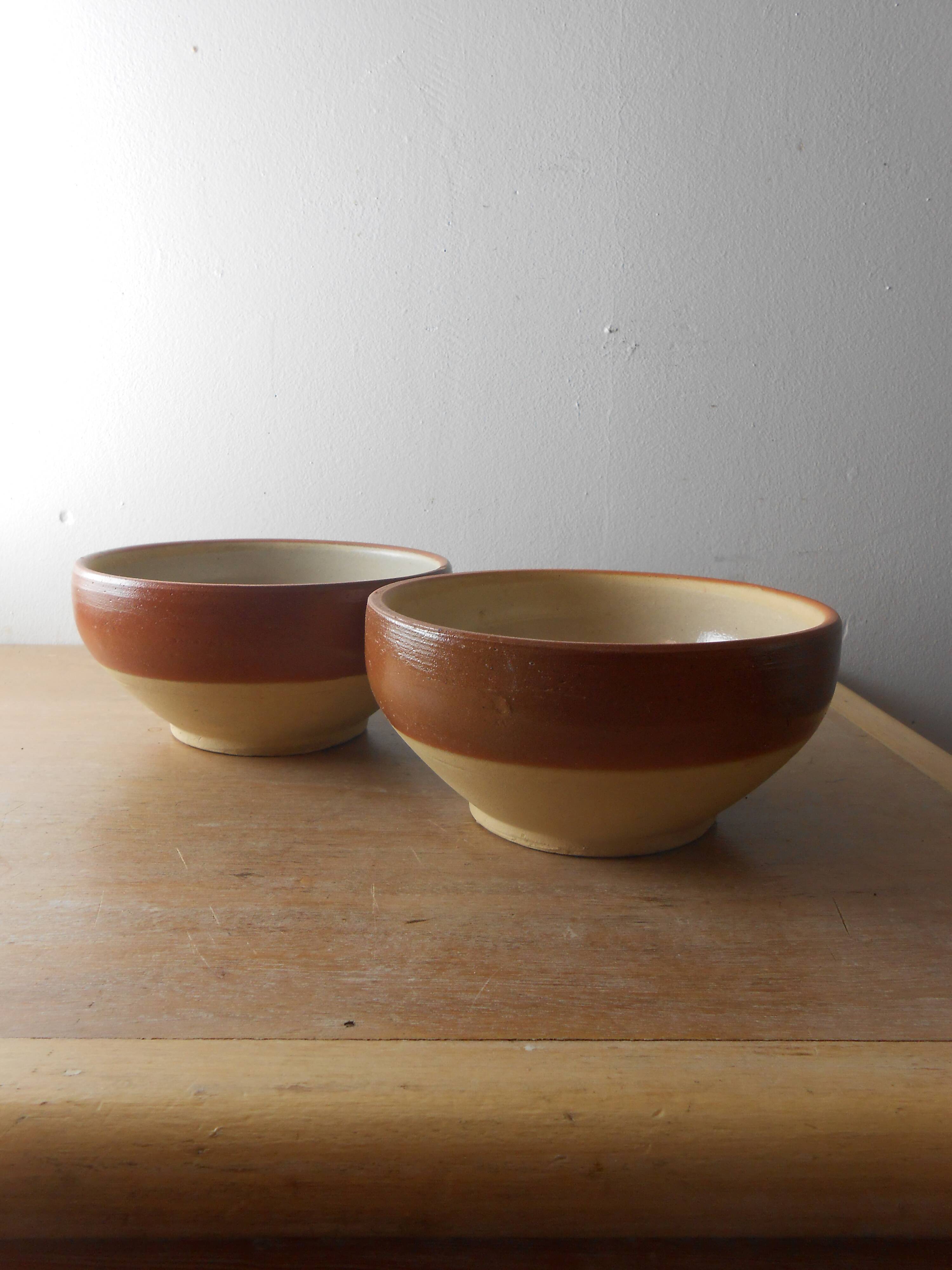 Land and sandstone bowls