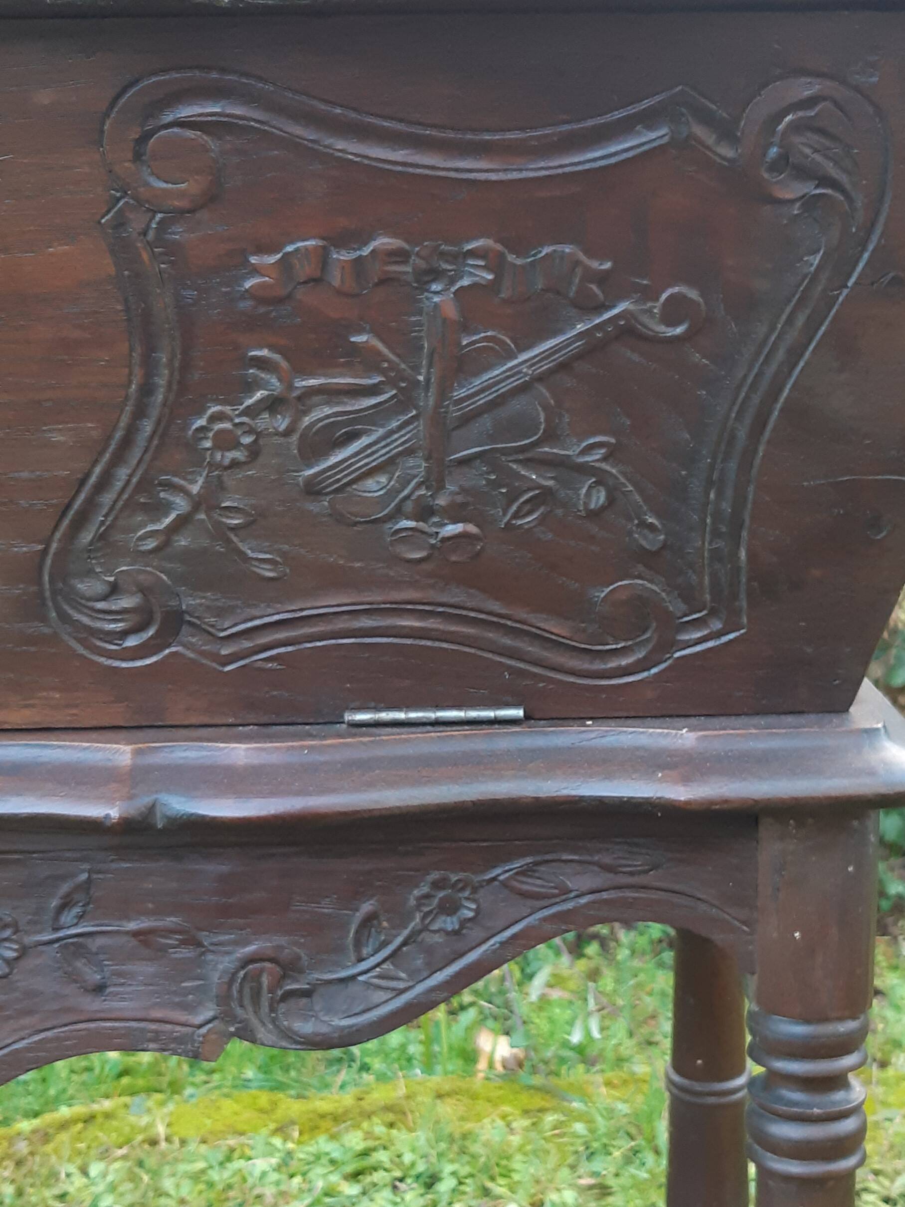 Provençal oak kneading trough