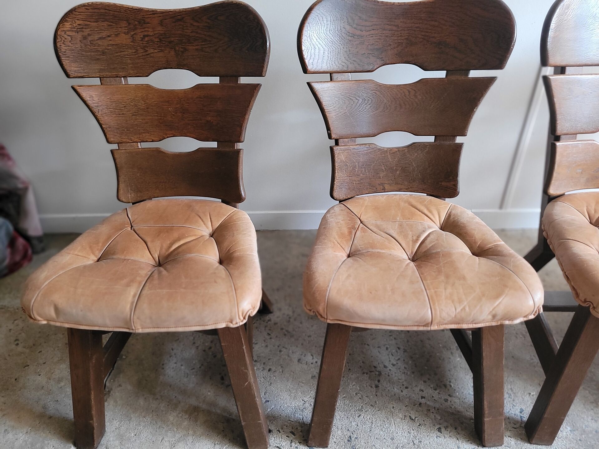 Lot de 4 chaises brutalistes en bois