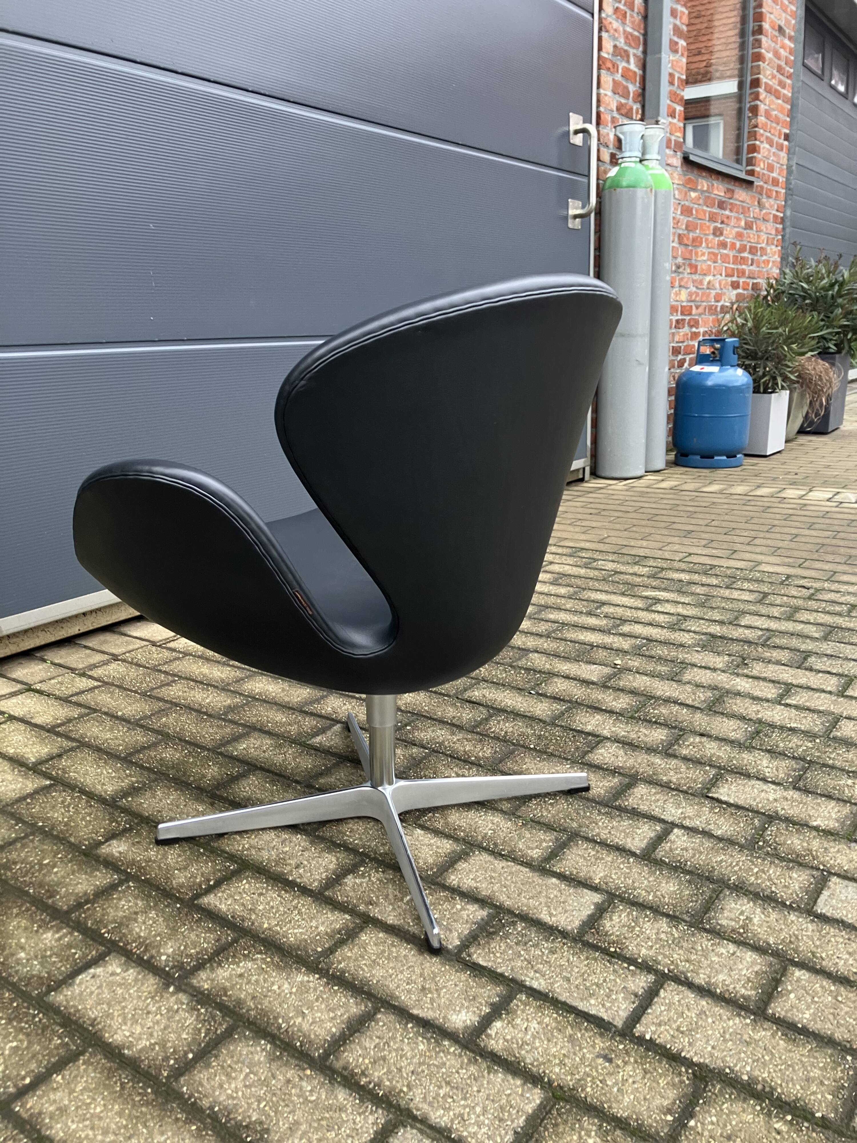 Original black leather Fritz Hansen Swan chair Topstaat!