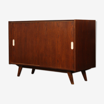 Commode en chêne, modèle U-452 par Jiri Jiroutek, 1960