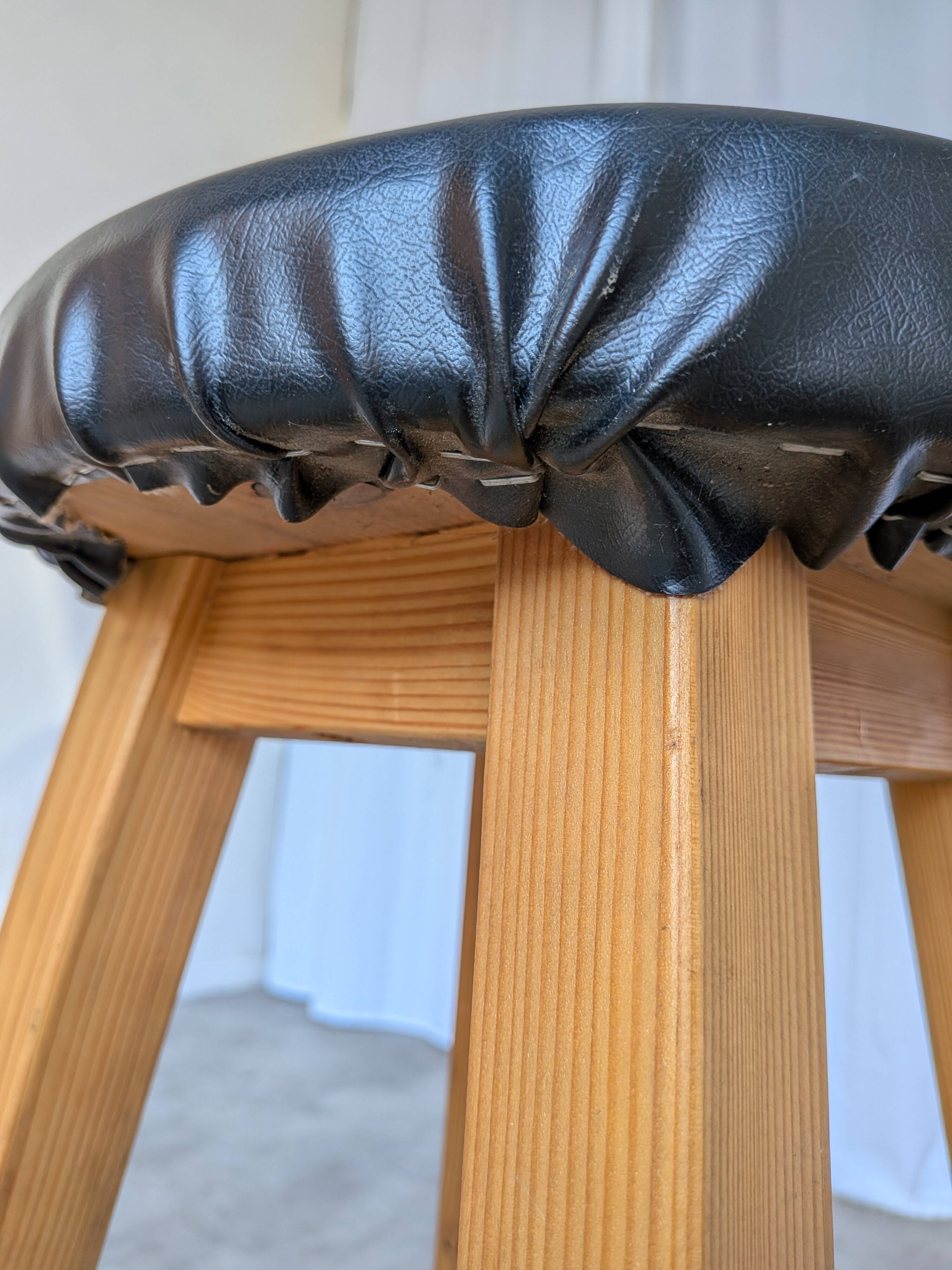 Vintage Wooden Bar Stool: Black Leather Seat, Mid-Century Bistro Style