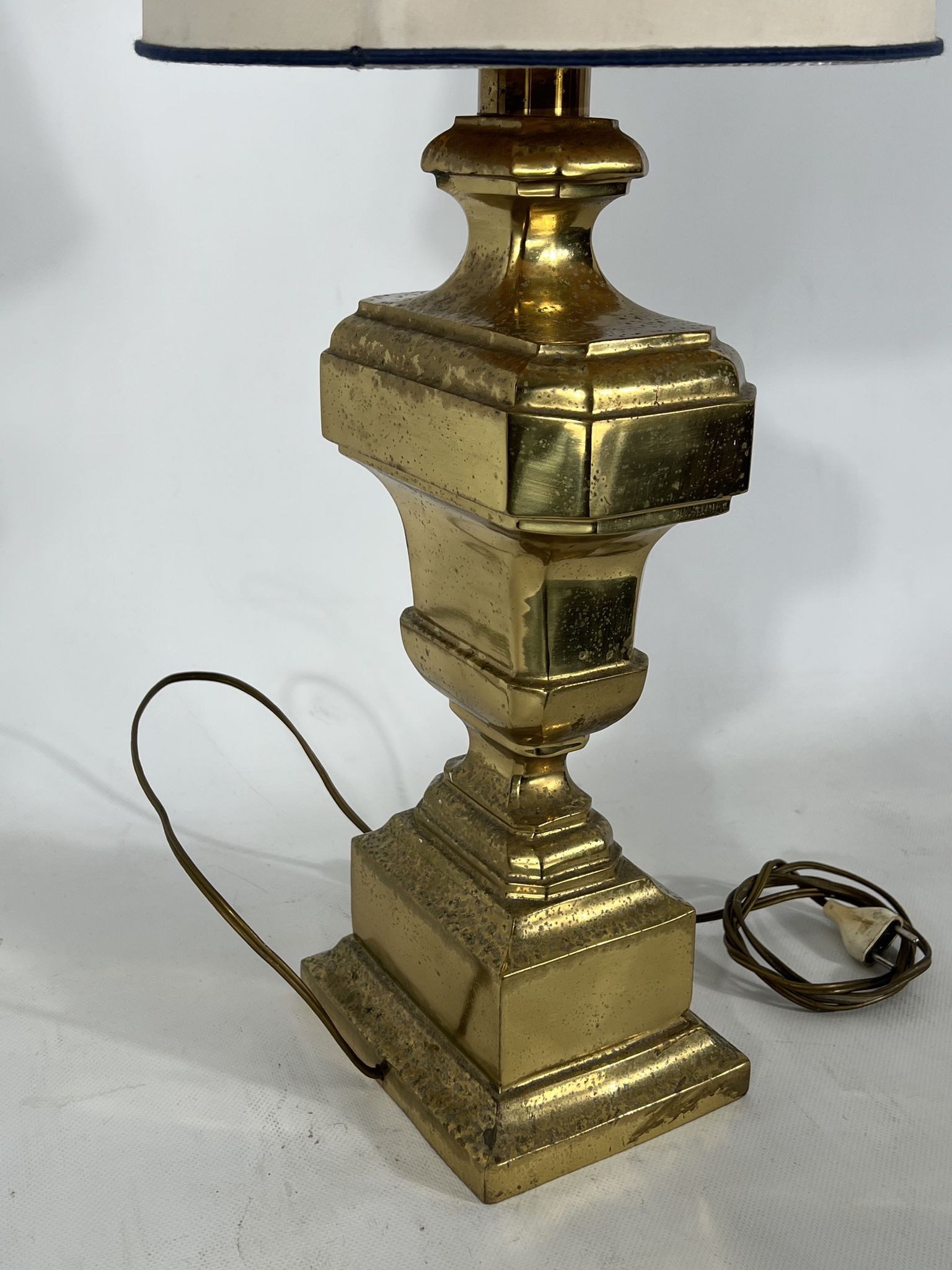 Lampe de table italienne en laiton massif des années 50