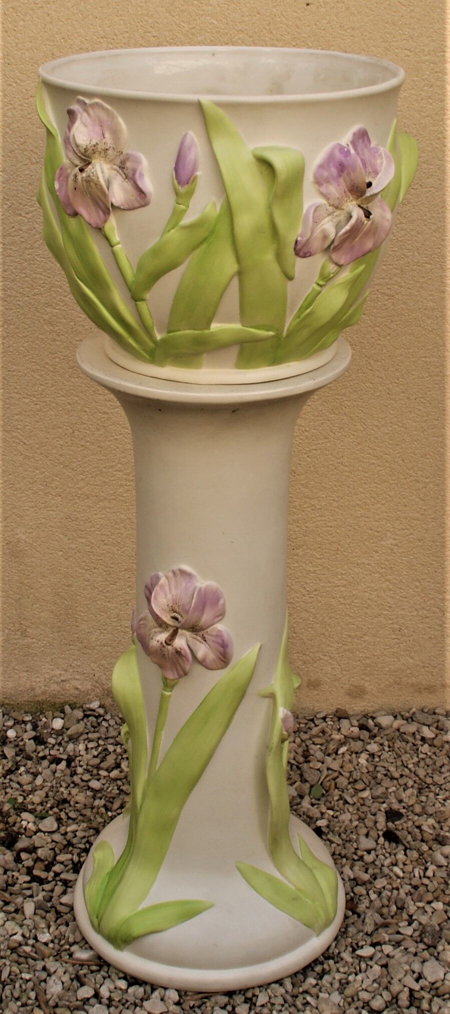 Pot cover with earthenware column
