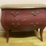 Chest of drawers.