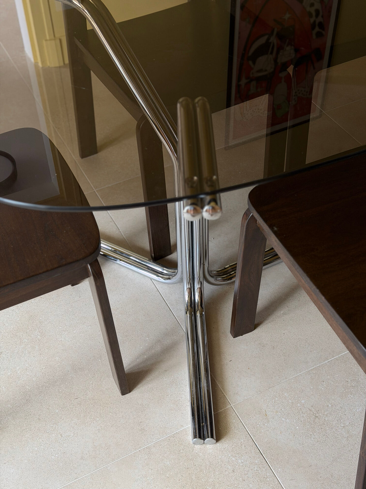 Table à manger plateau verre fumé pieds métal