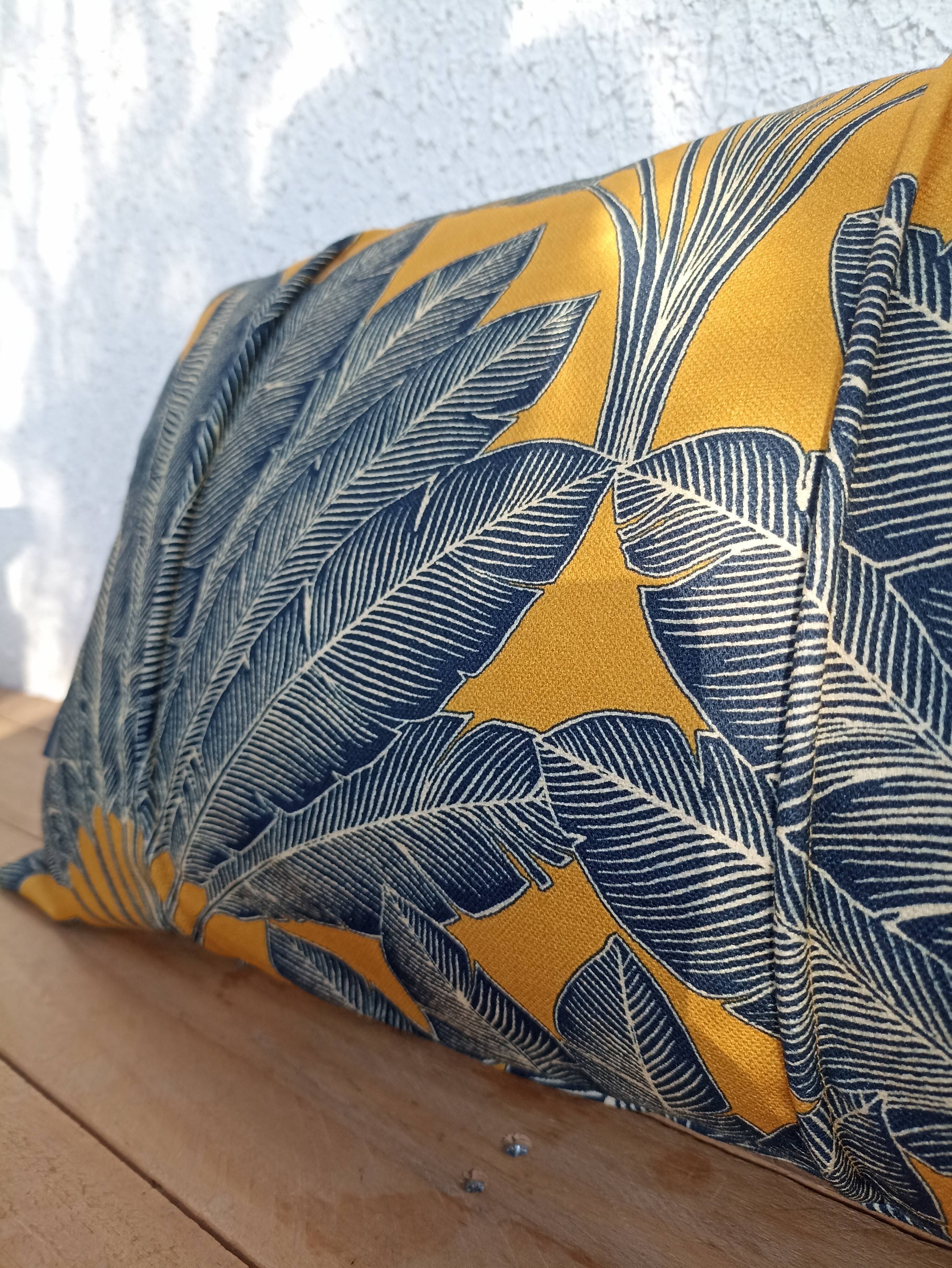 Coussin imprimé "feuille de l'arbre du voyageur" 50x30