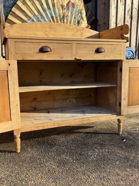 Buffet - Ancien meuble de toilette