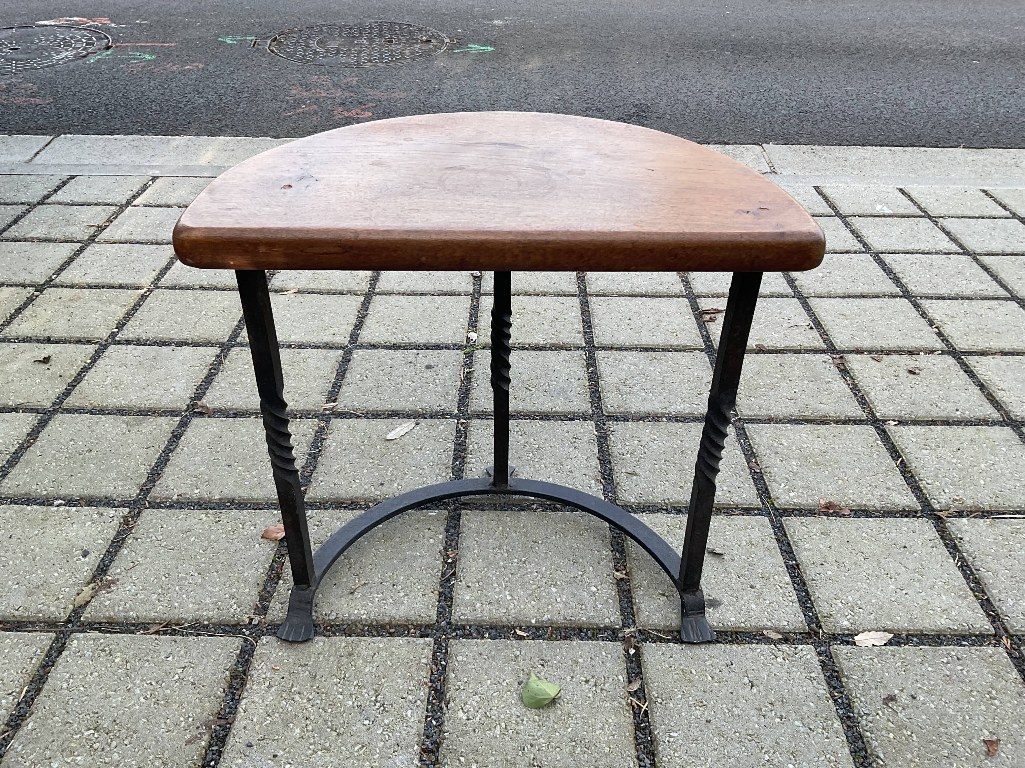 Paire de tables  chêne et fer forge des années 30, Art déco