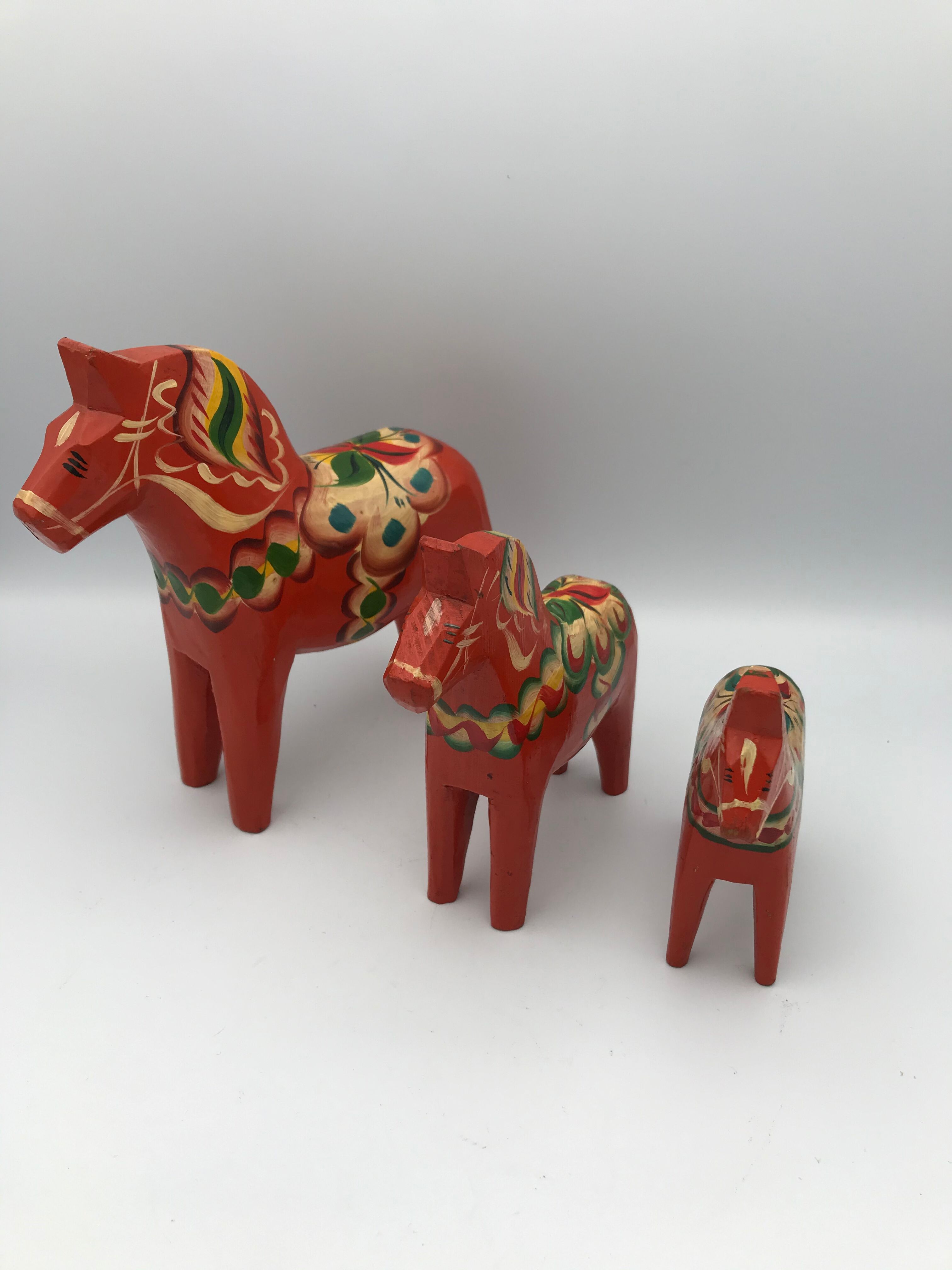 Set of 3 wooden dalecarlie horses