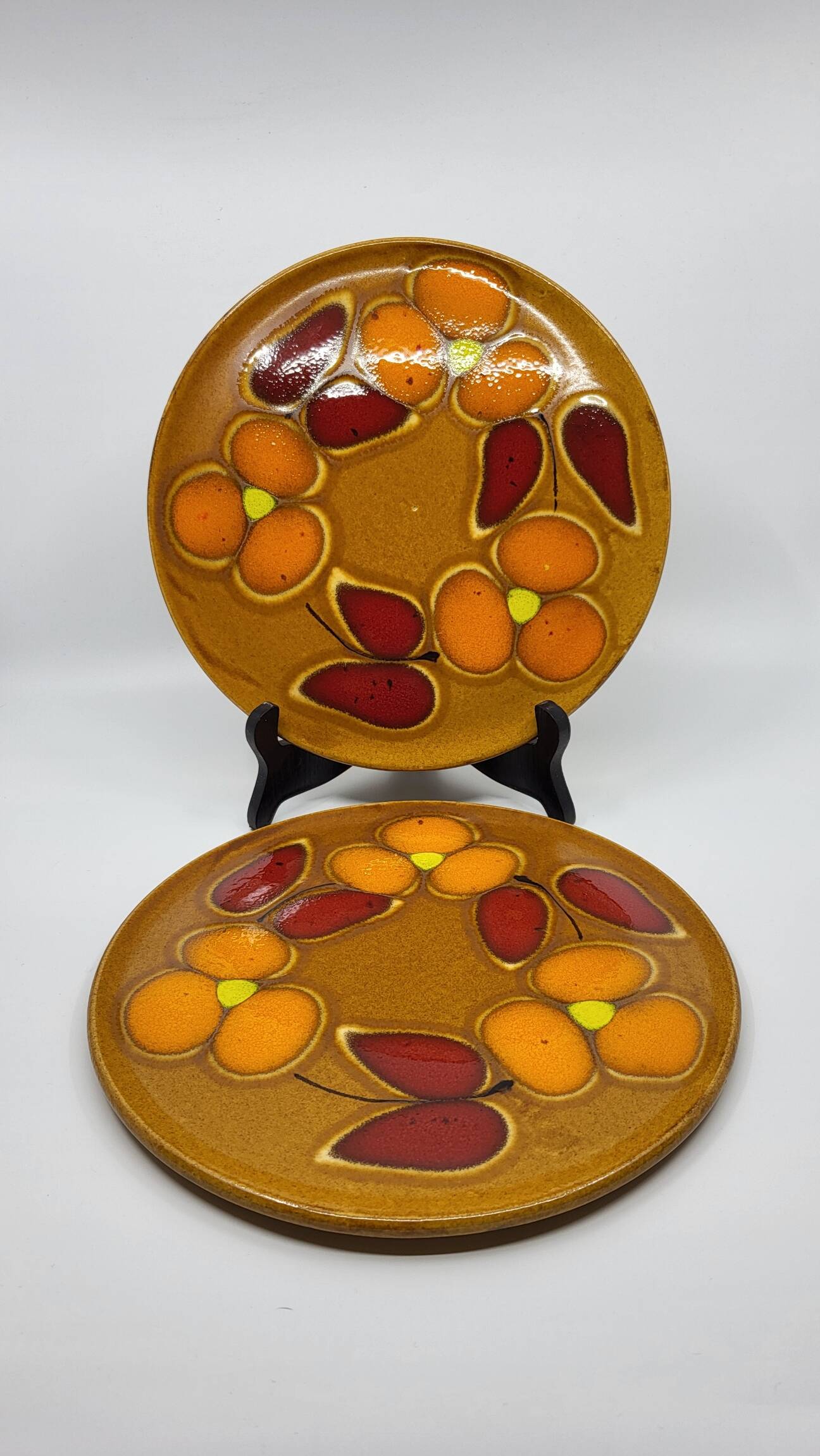 St Clément plates in French slip, orange and red decor Vintage