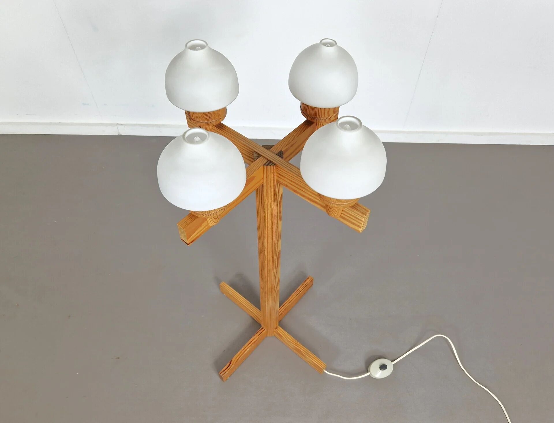 Uno Dahlén for Aneta Sweden | Floor lamp