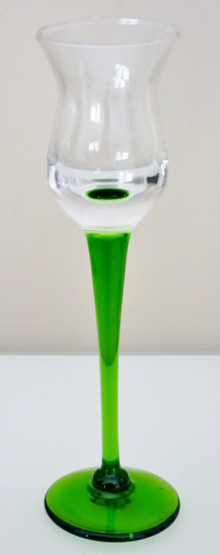 Service à liqueurs, verre soufflé, signé Portieux, 1 carafe & 6 verres sur pieds