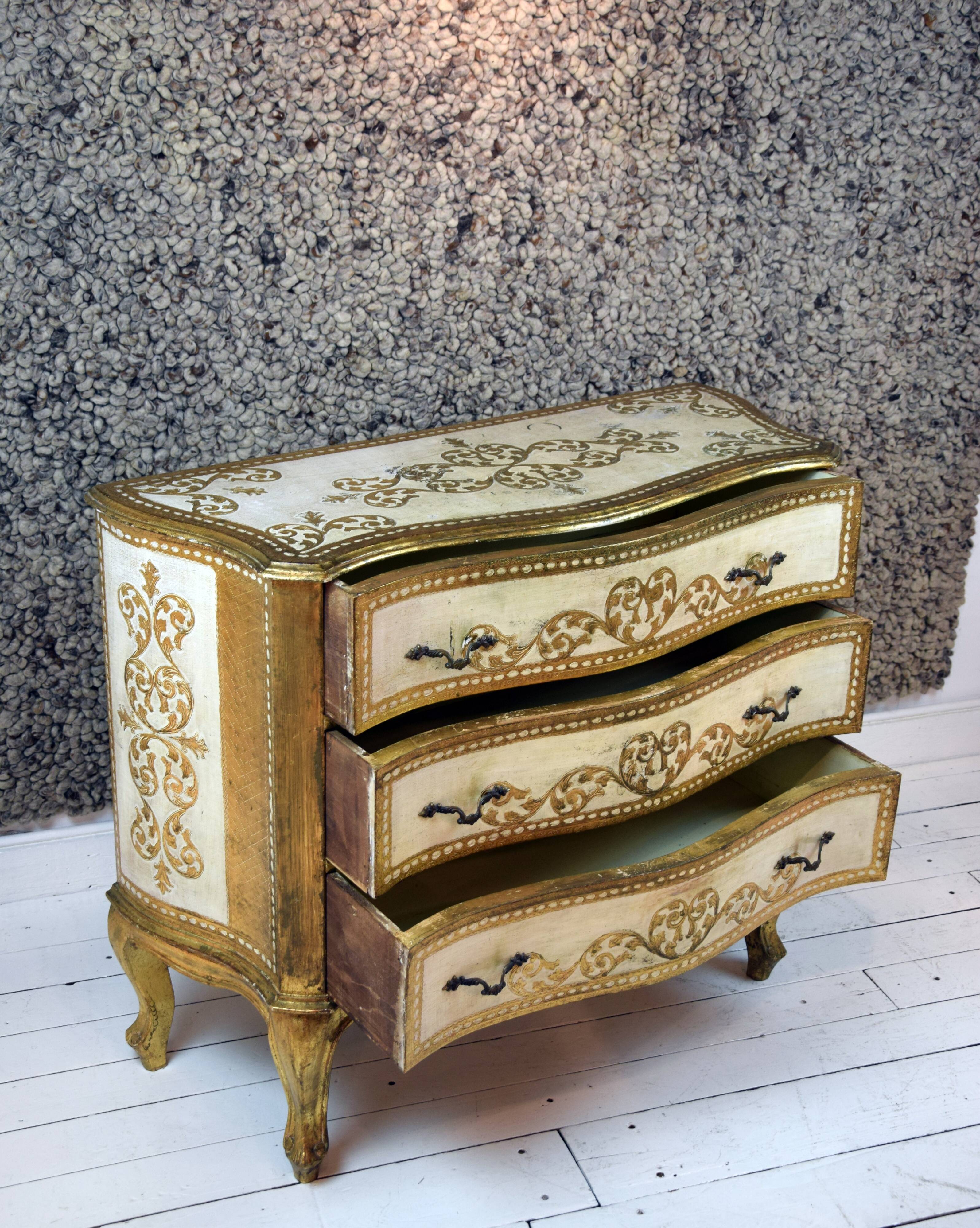 Italian chest of drawers