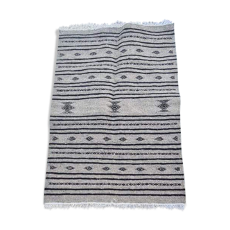 Tapis gris et noir fait main en pure laine - 110x73cm