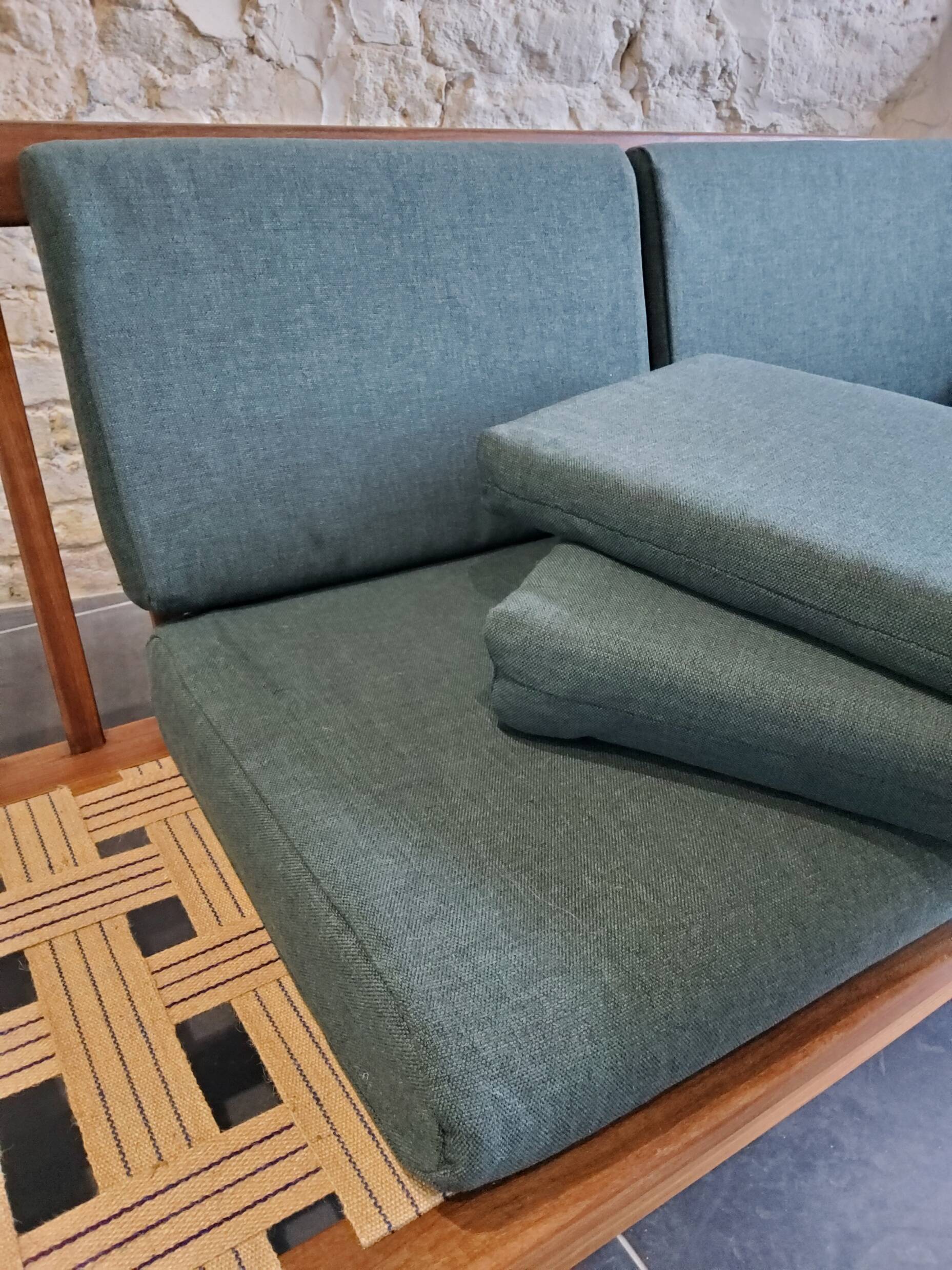 Vintage Scandinavian 3-seater canapé in solid wood