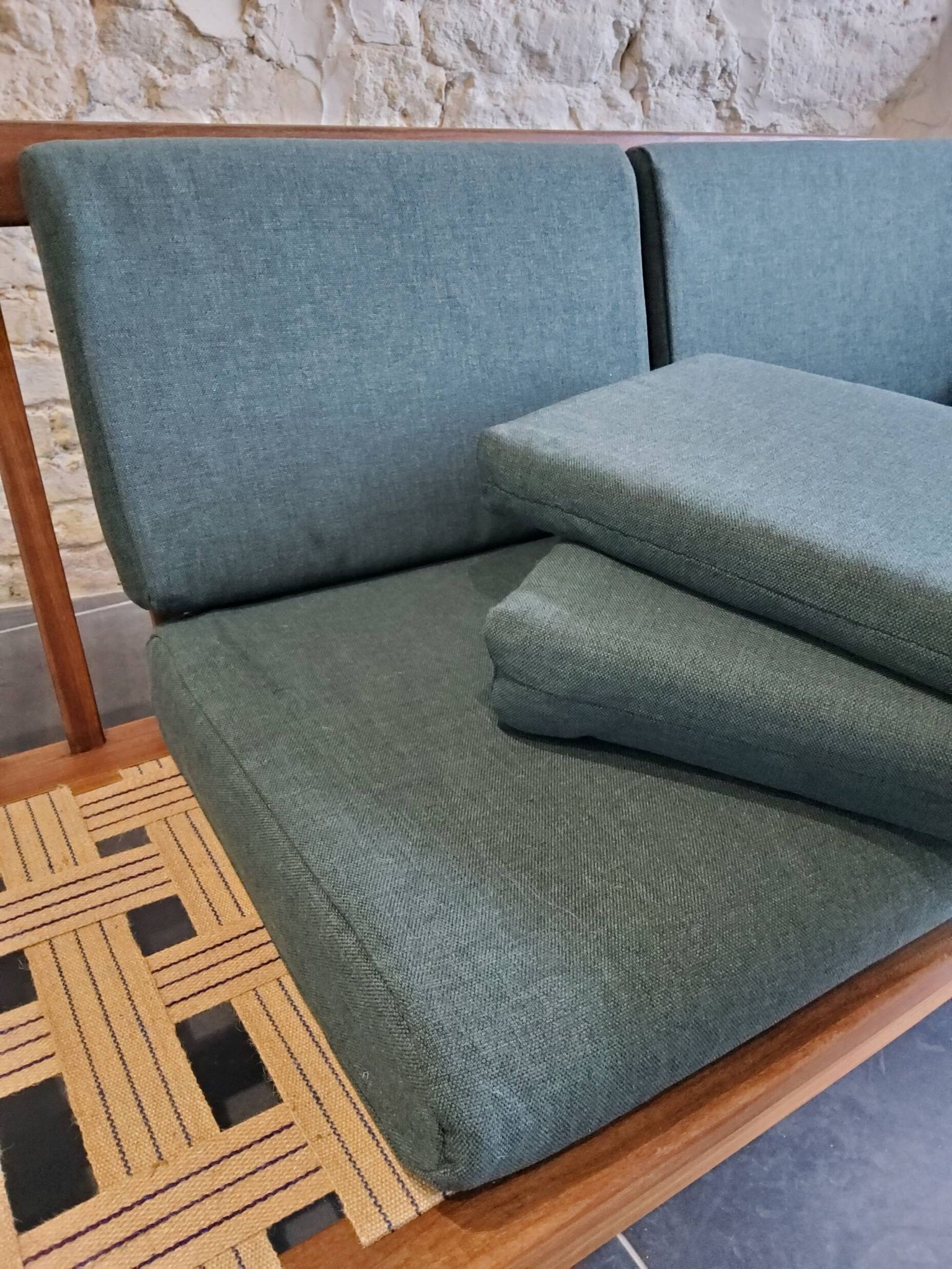 Vintage Scandinavian 3-seater canapé in solid wood