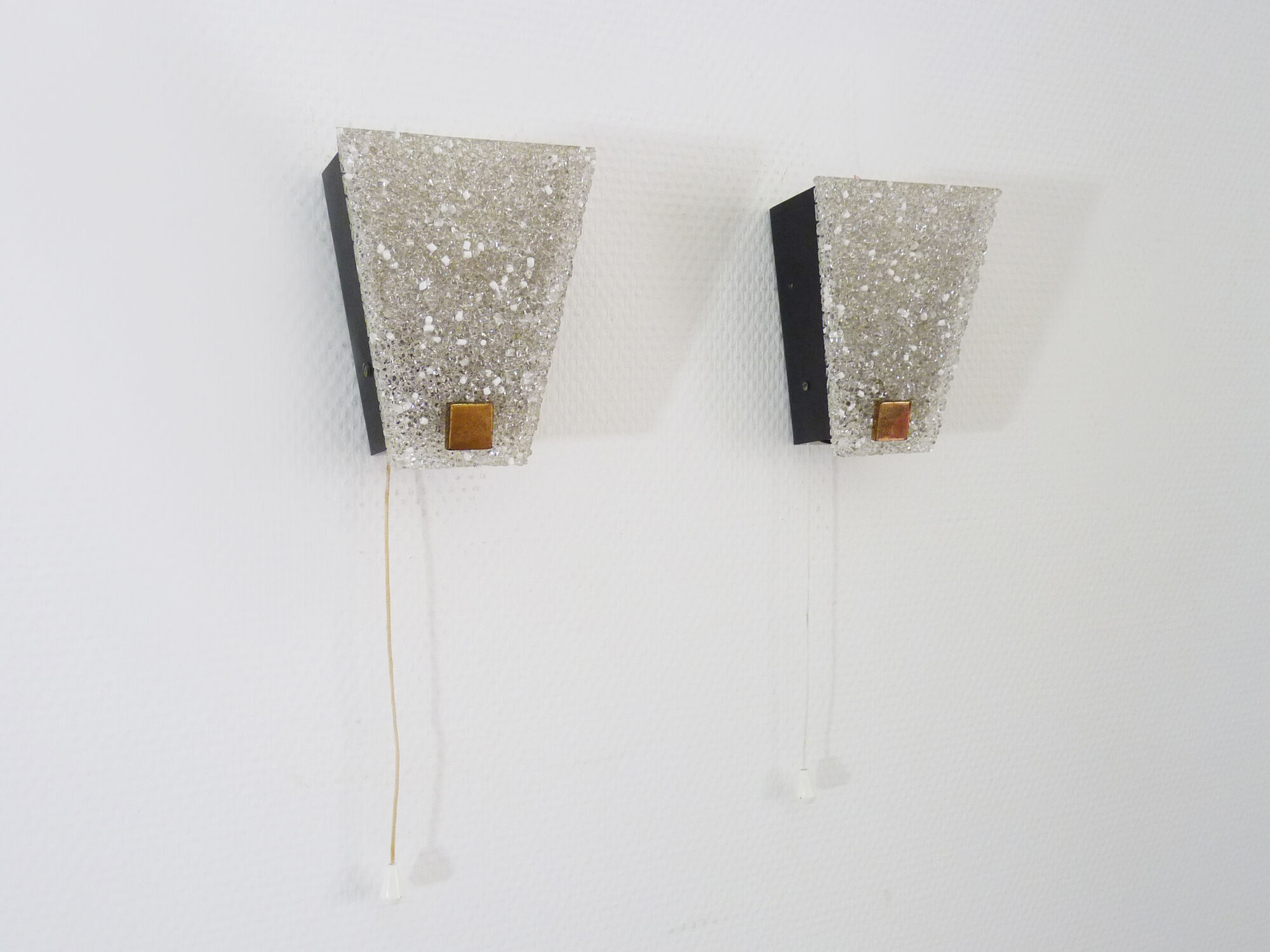 Pair of minimalist vintage appliques in granite perspex and metal structure. Year 50
