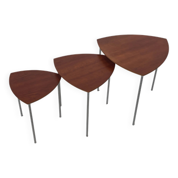 Ensemble vintage de 3 tables d'appoint en bois et métal des années 1980.