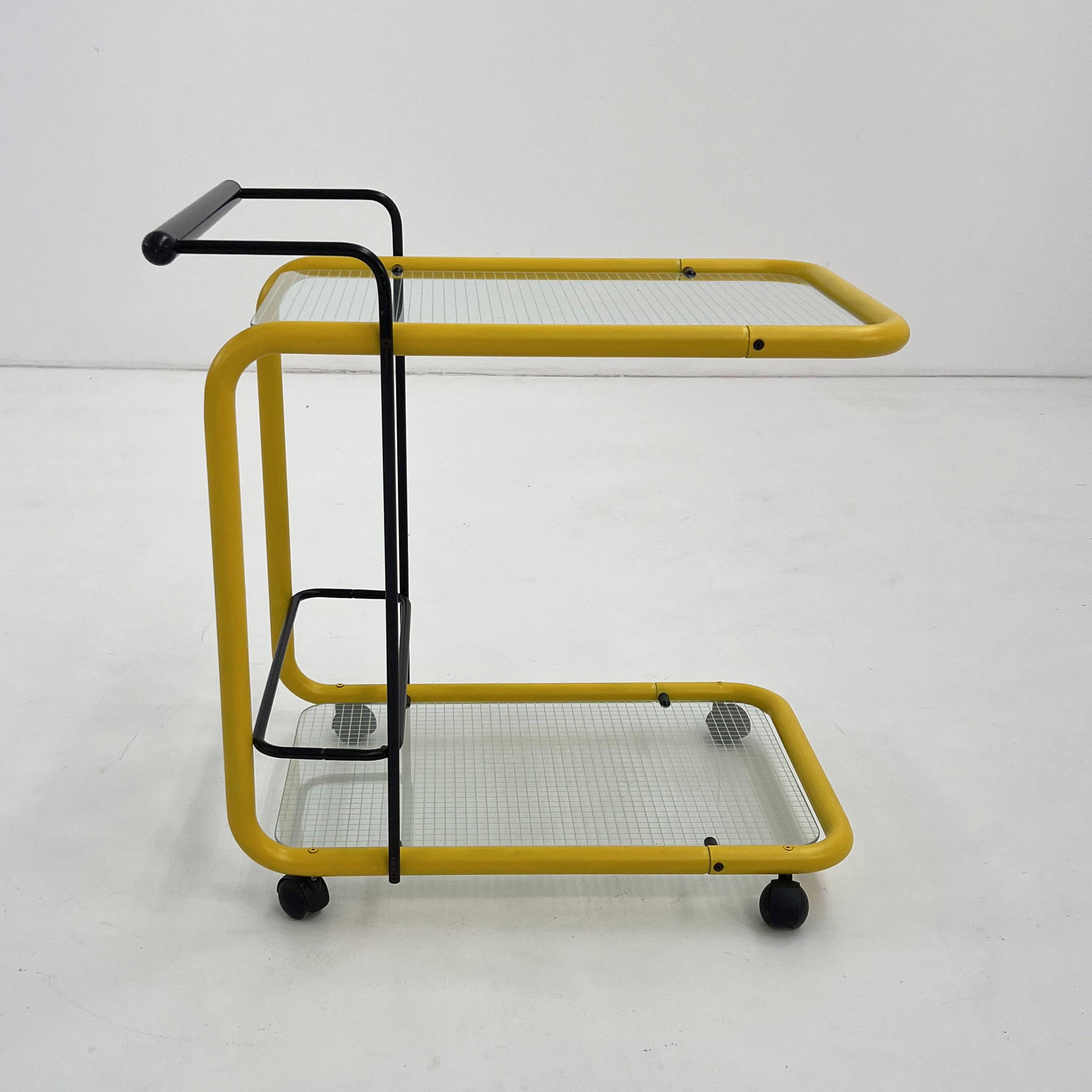 Desserte postmoderne noire et jaune en métal et verre, 1980