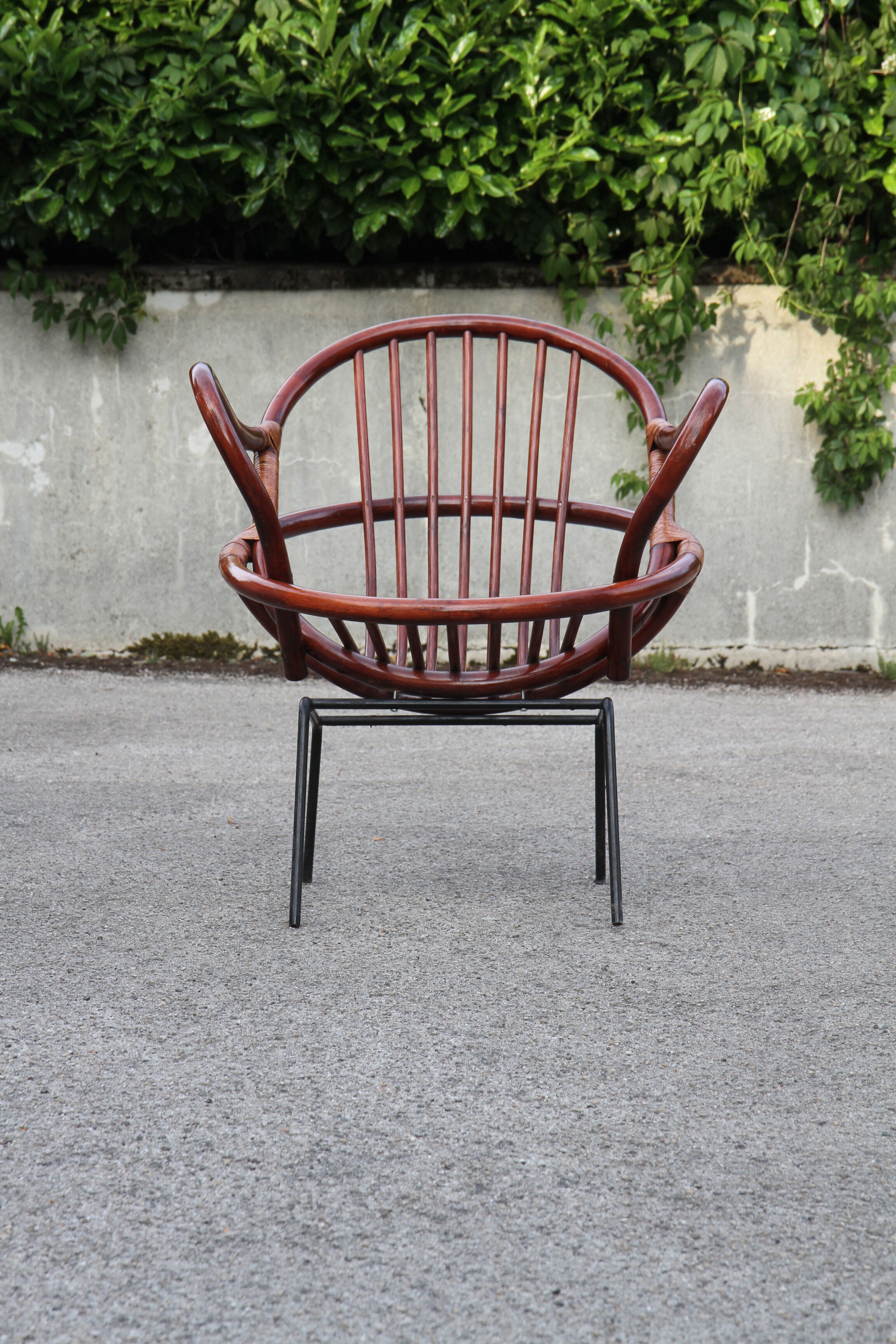 Rattan shell armchair with metal feet