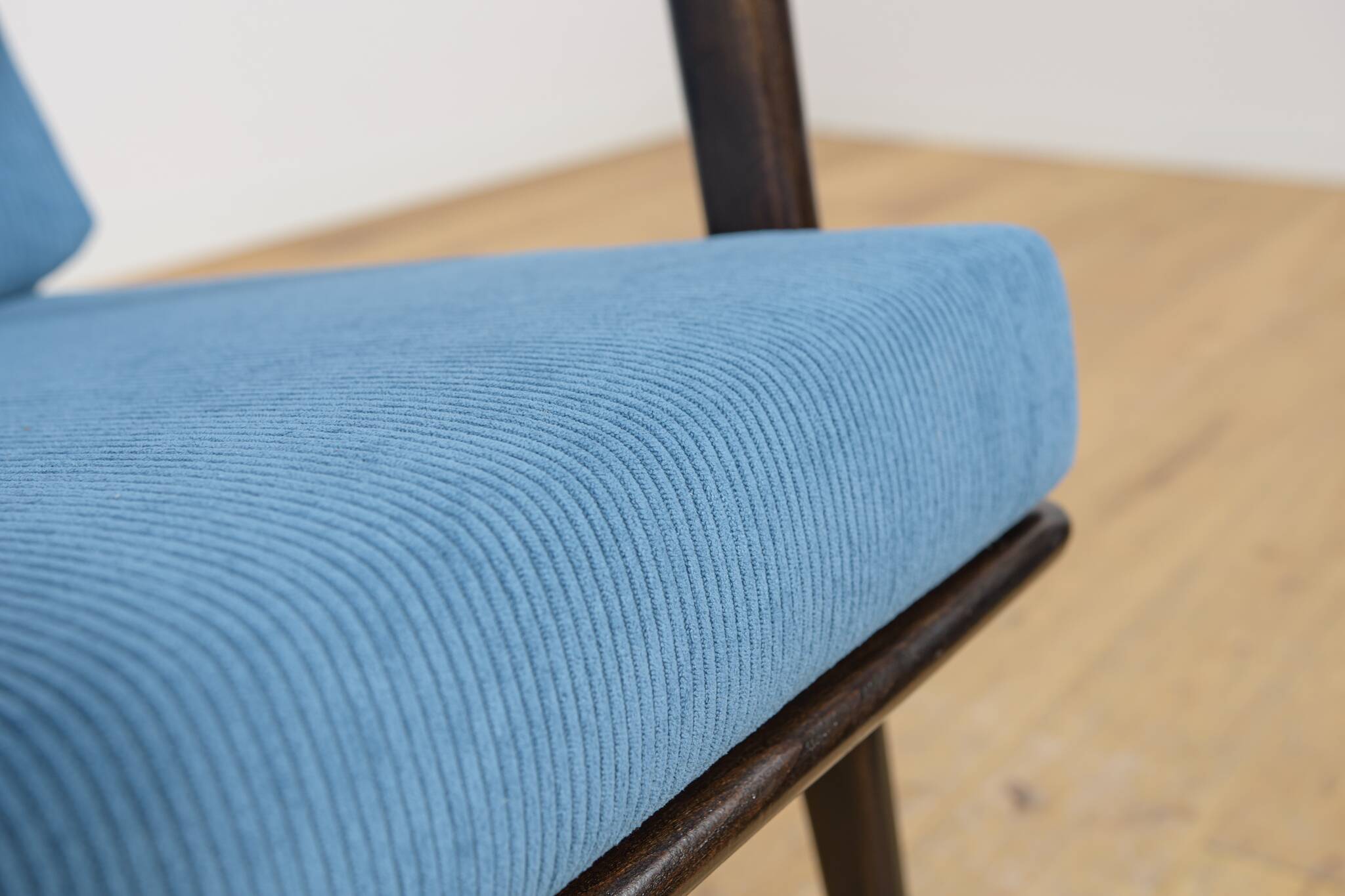 Model 300-139 Mid Century Modern Armchair from Swarzędz Furniture Factory.