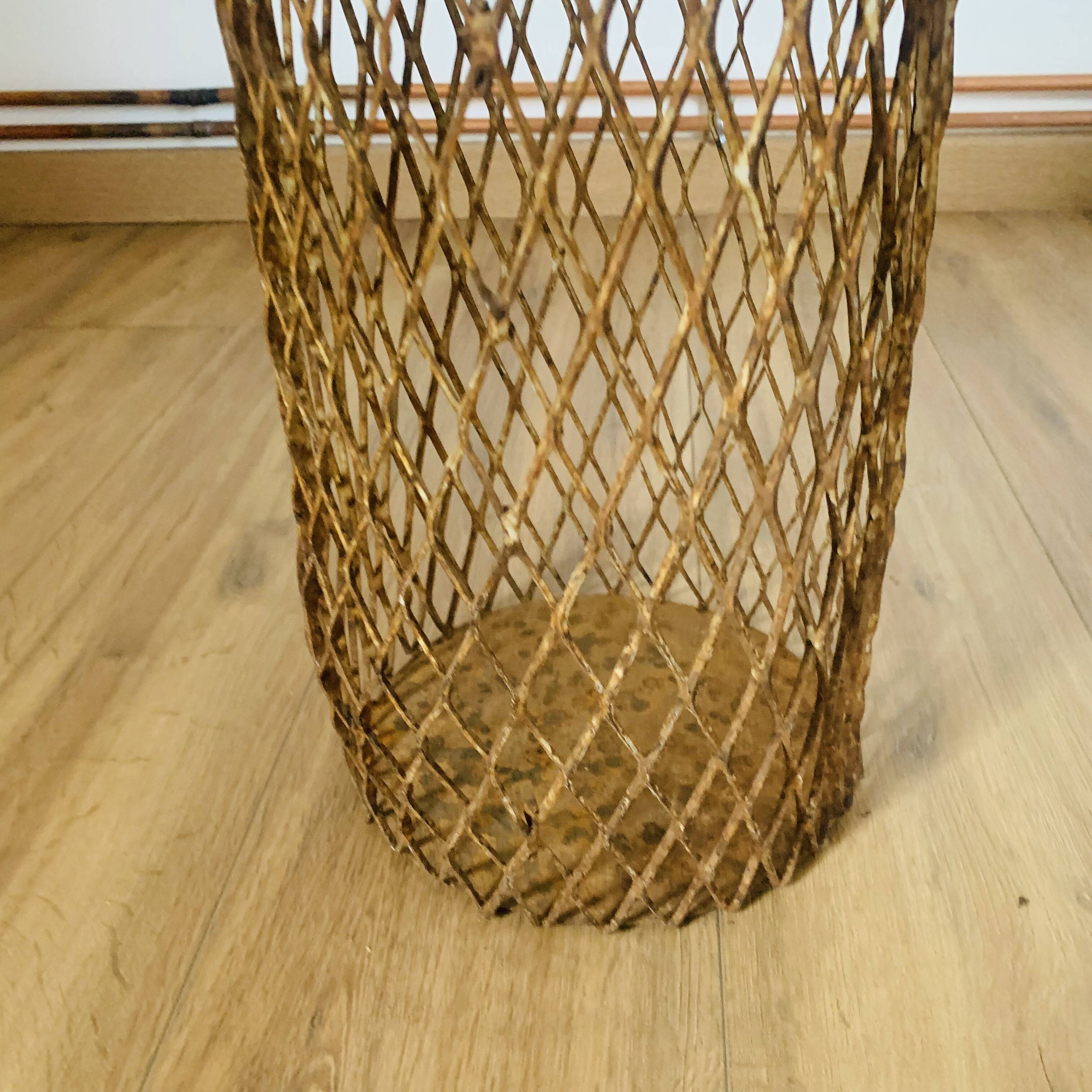 Metal umbrella stand