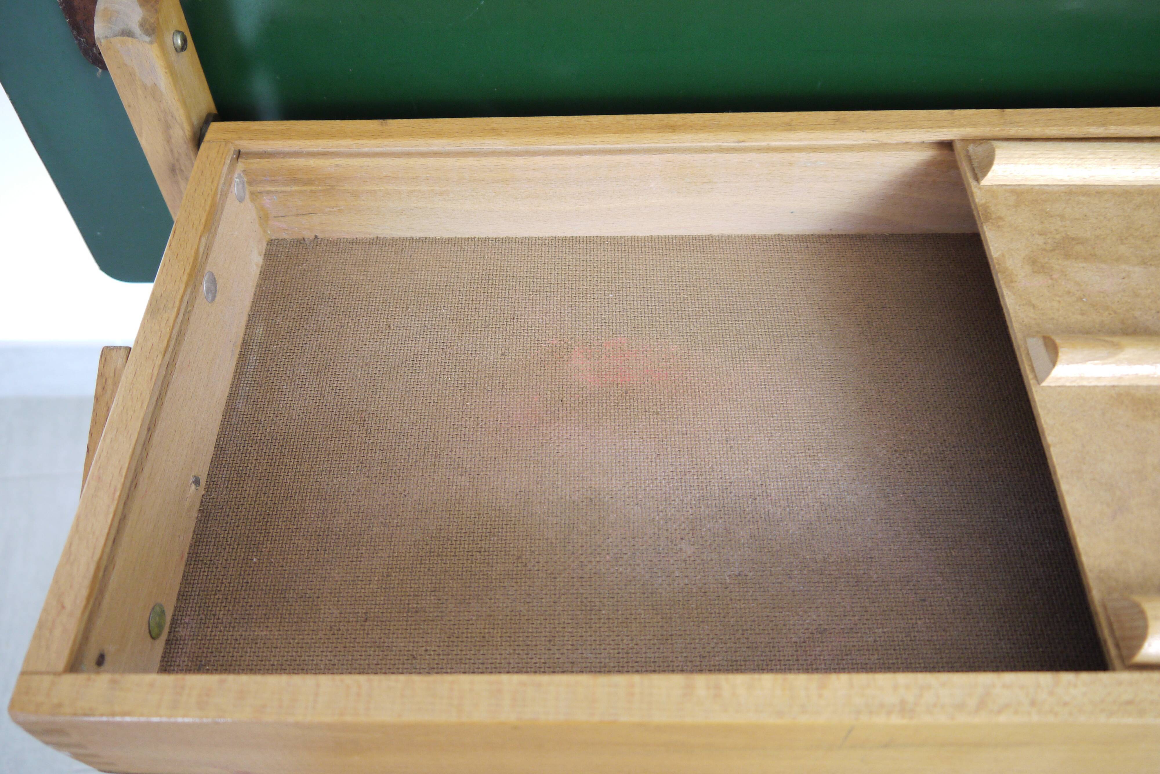 Child office folding with locker and Blackboard