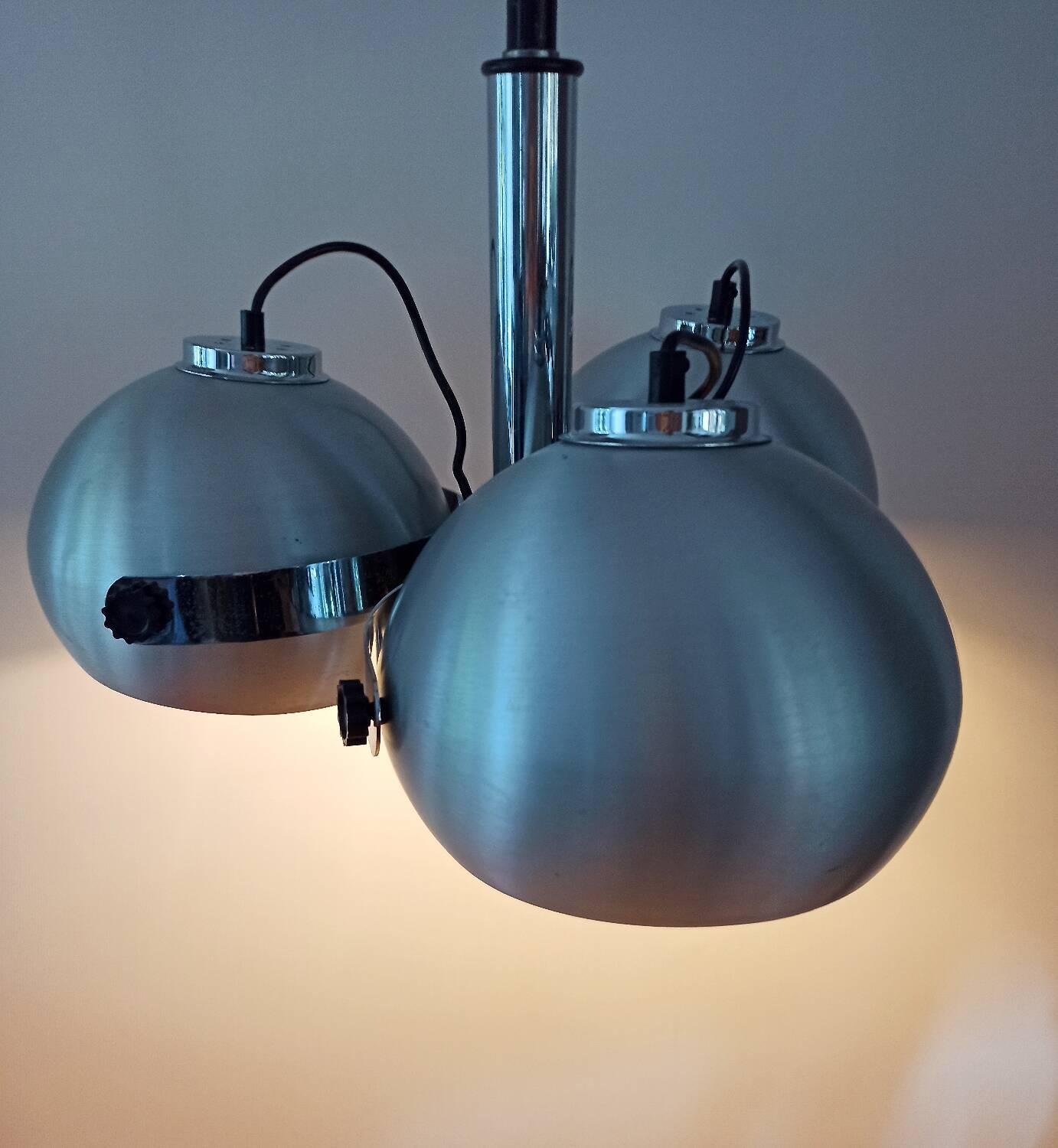 Brushed metal eye ball suspension