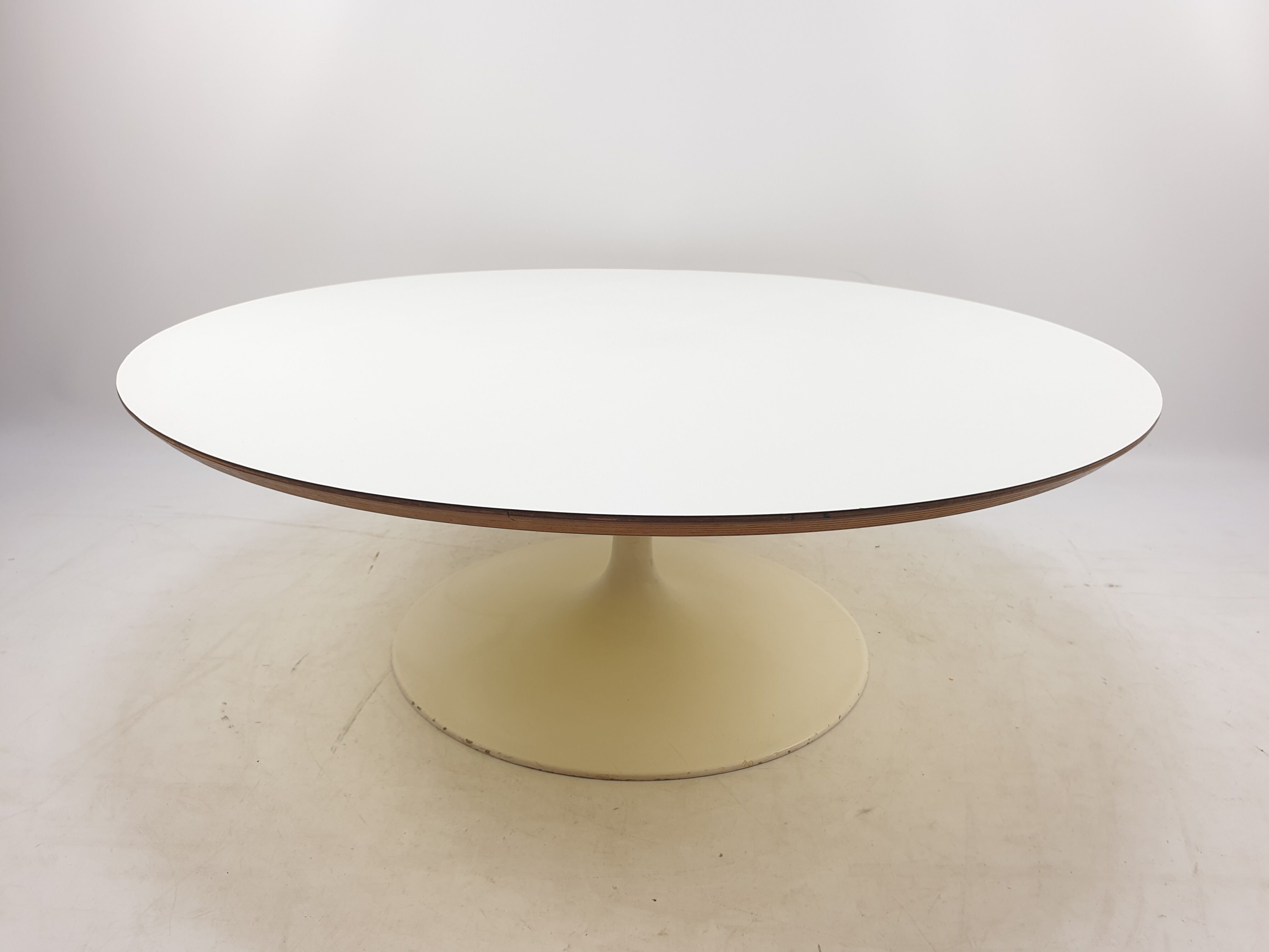 Circle coffee table by Pierre Paulin for Artifort, 1960s