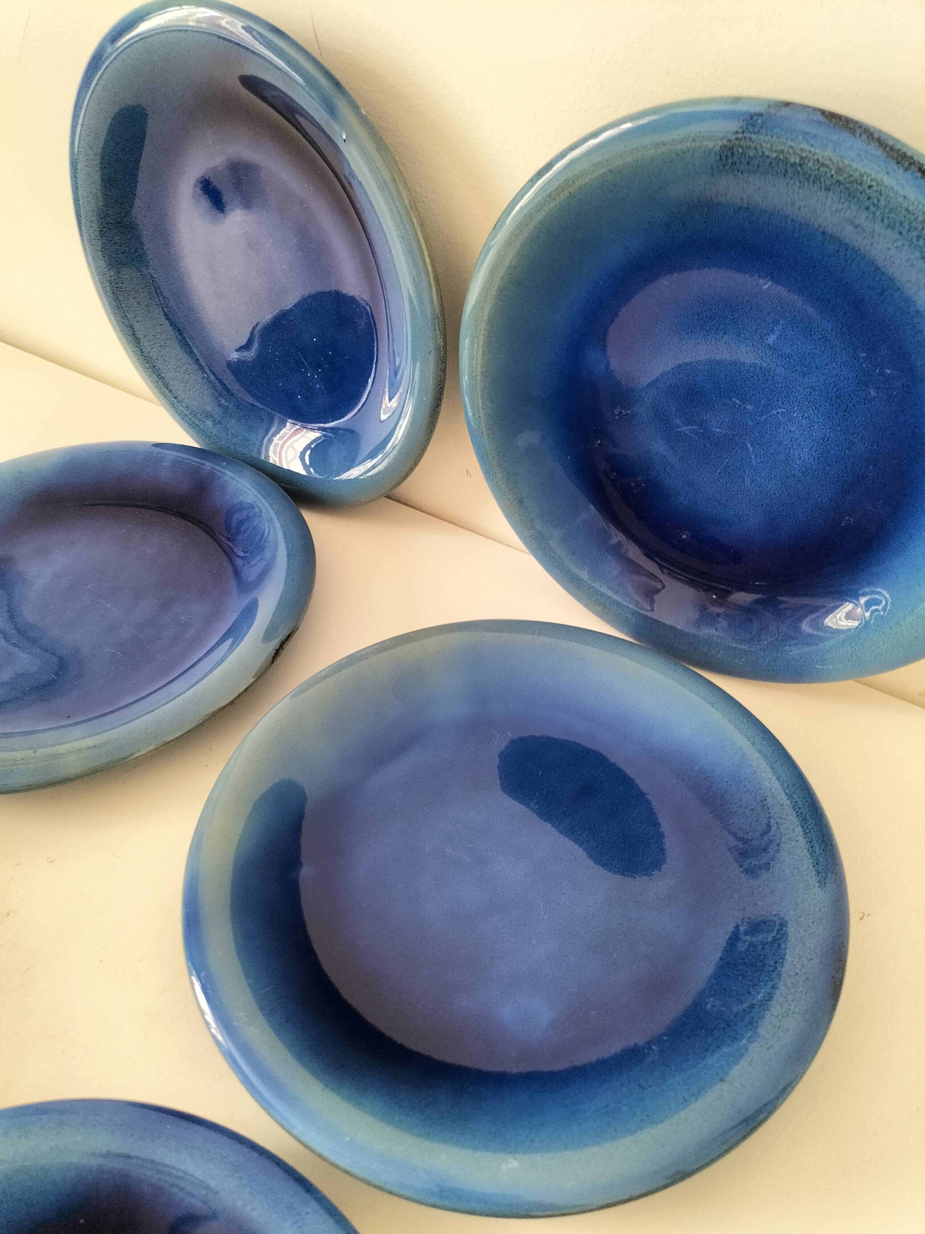 6 grandes assiettes plates en grès bleu cobalt et turquoise