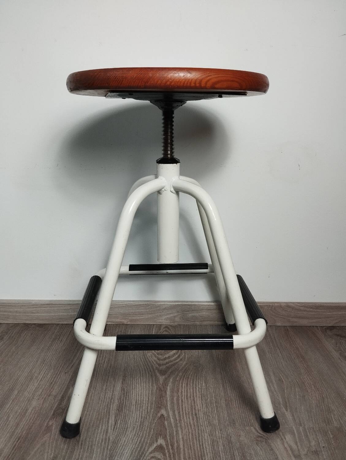 Laboratory stool