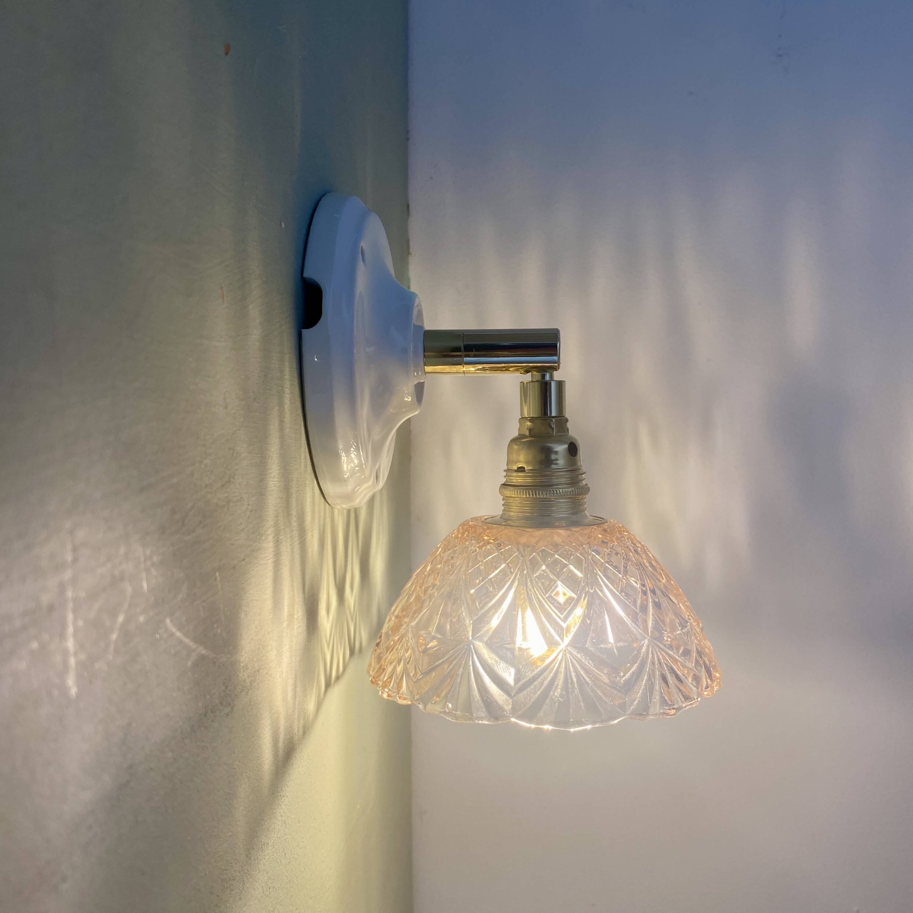 Vintage lampshade wall light in pink glass - tableware collection -