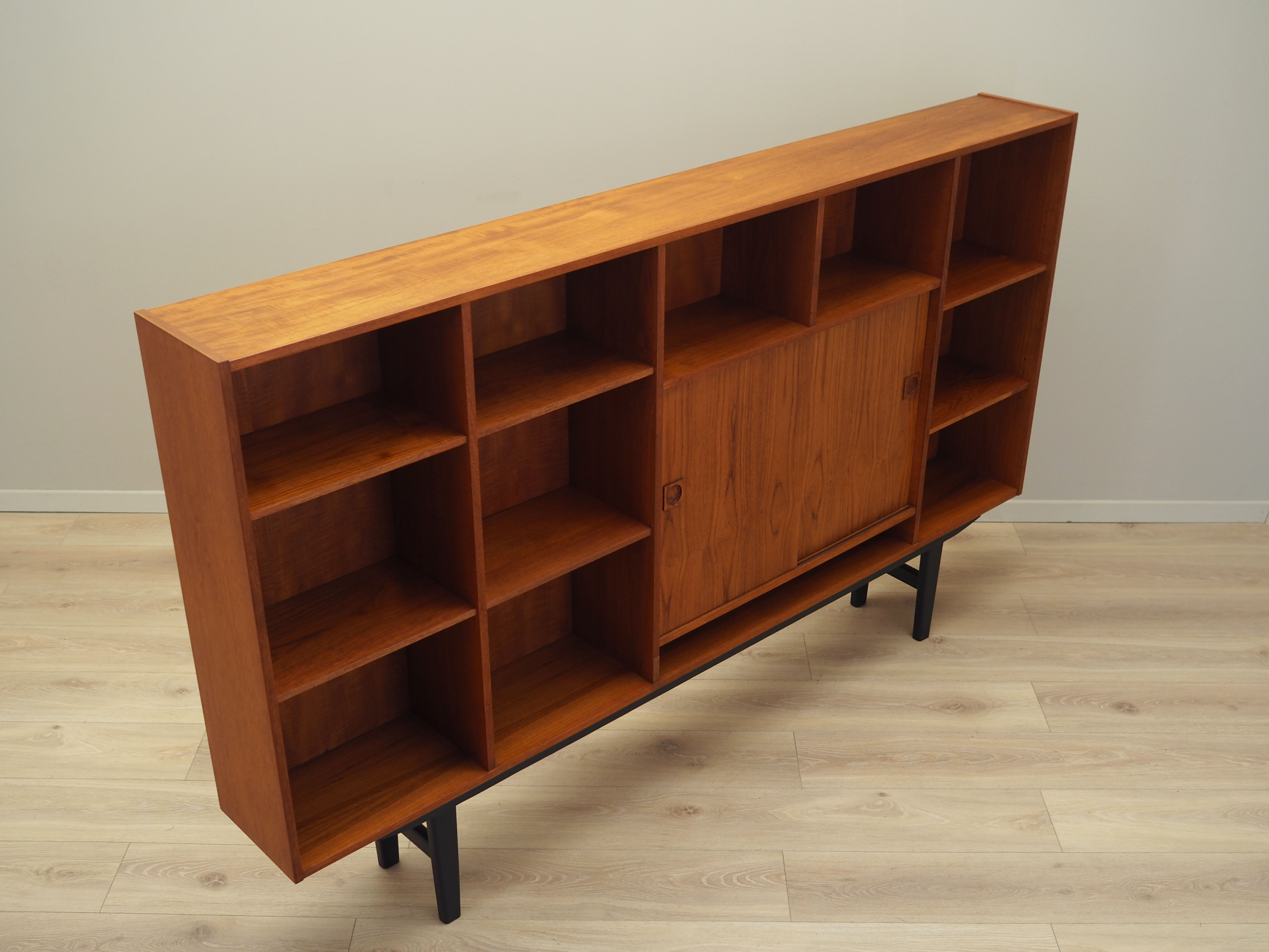 Teak bookcase, Danish design, 1970s, production: Farsø Møbelfabrik